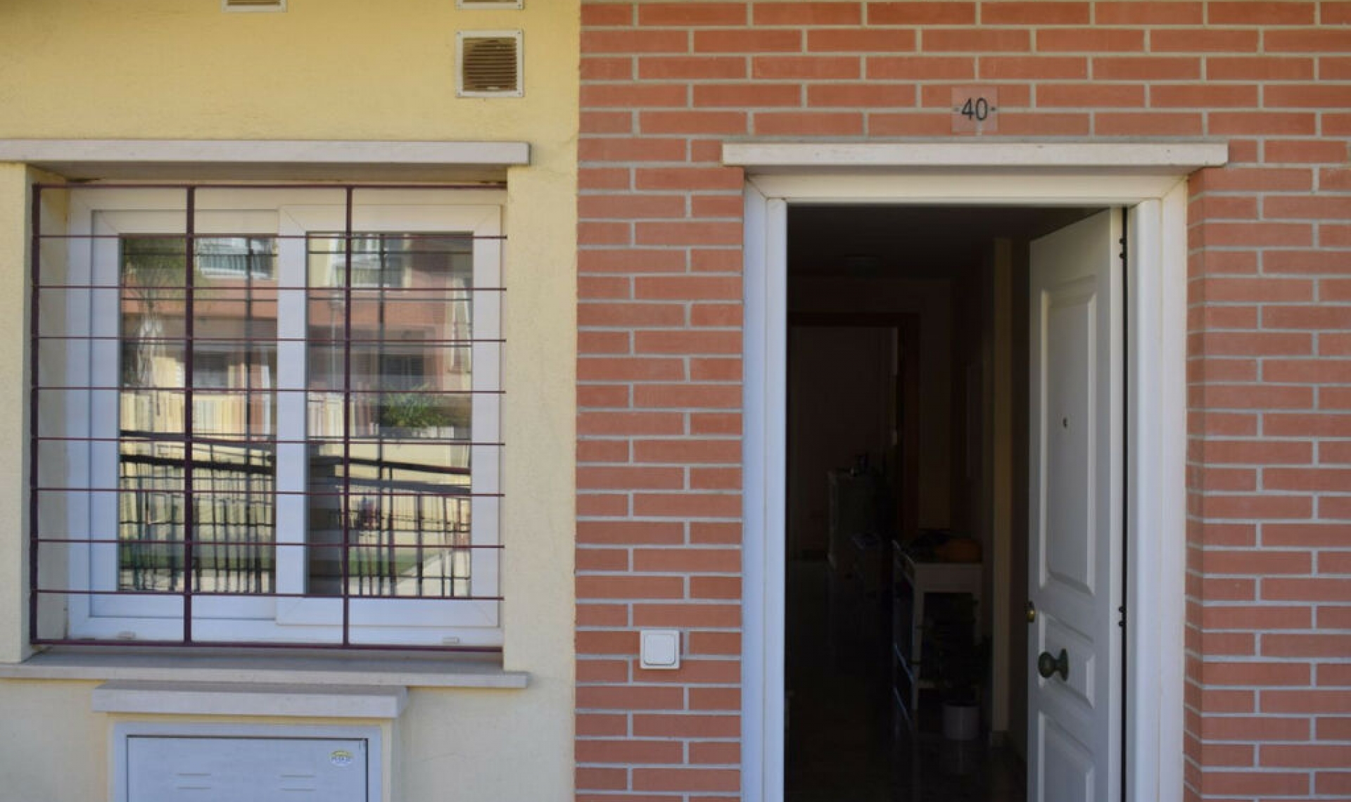 Resale - House -
Almayate