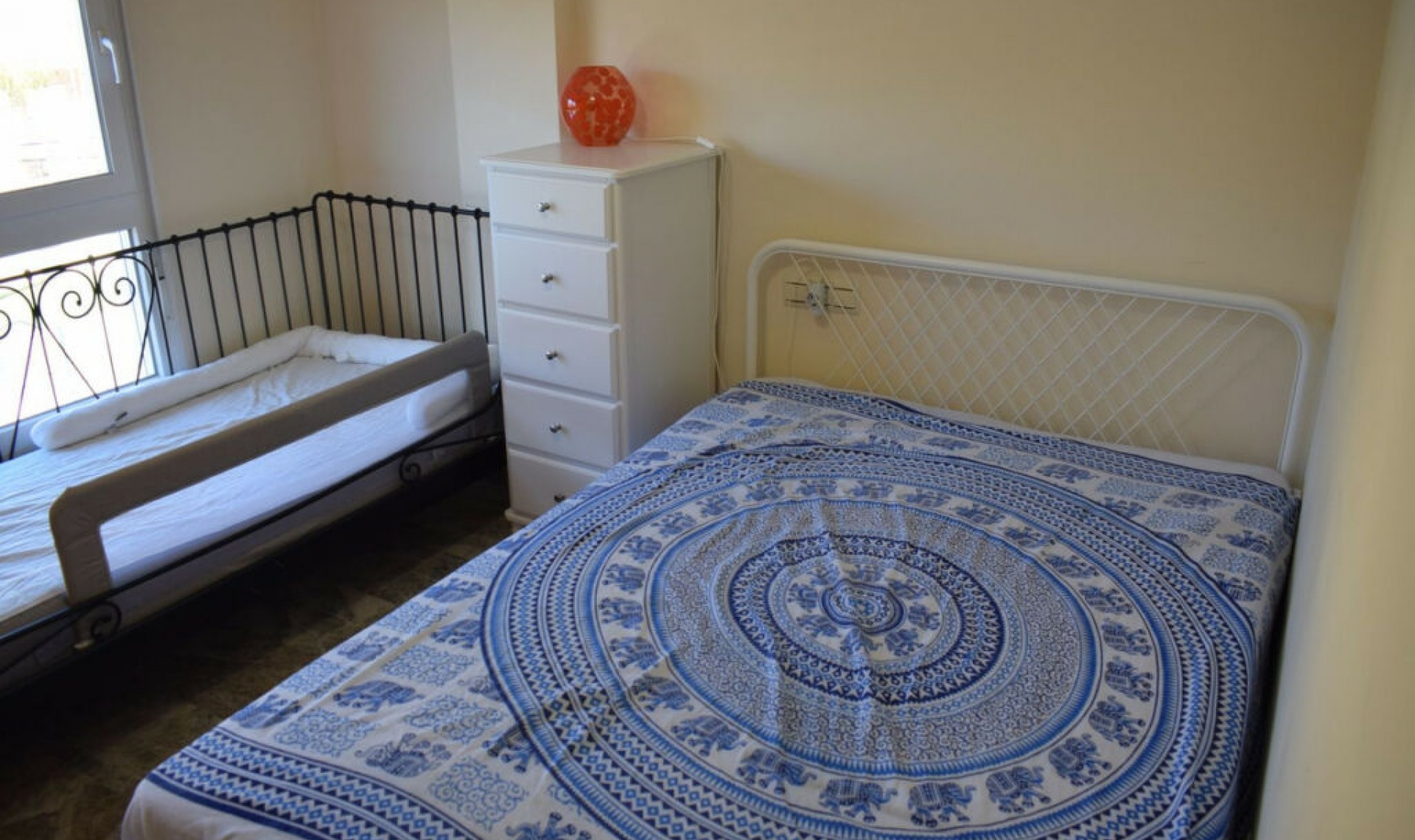 Resale - House -
Almayate