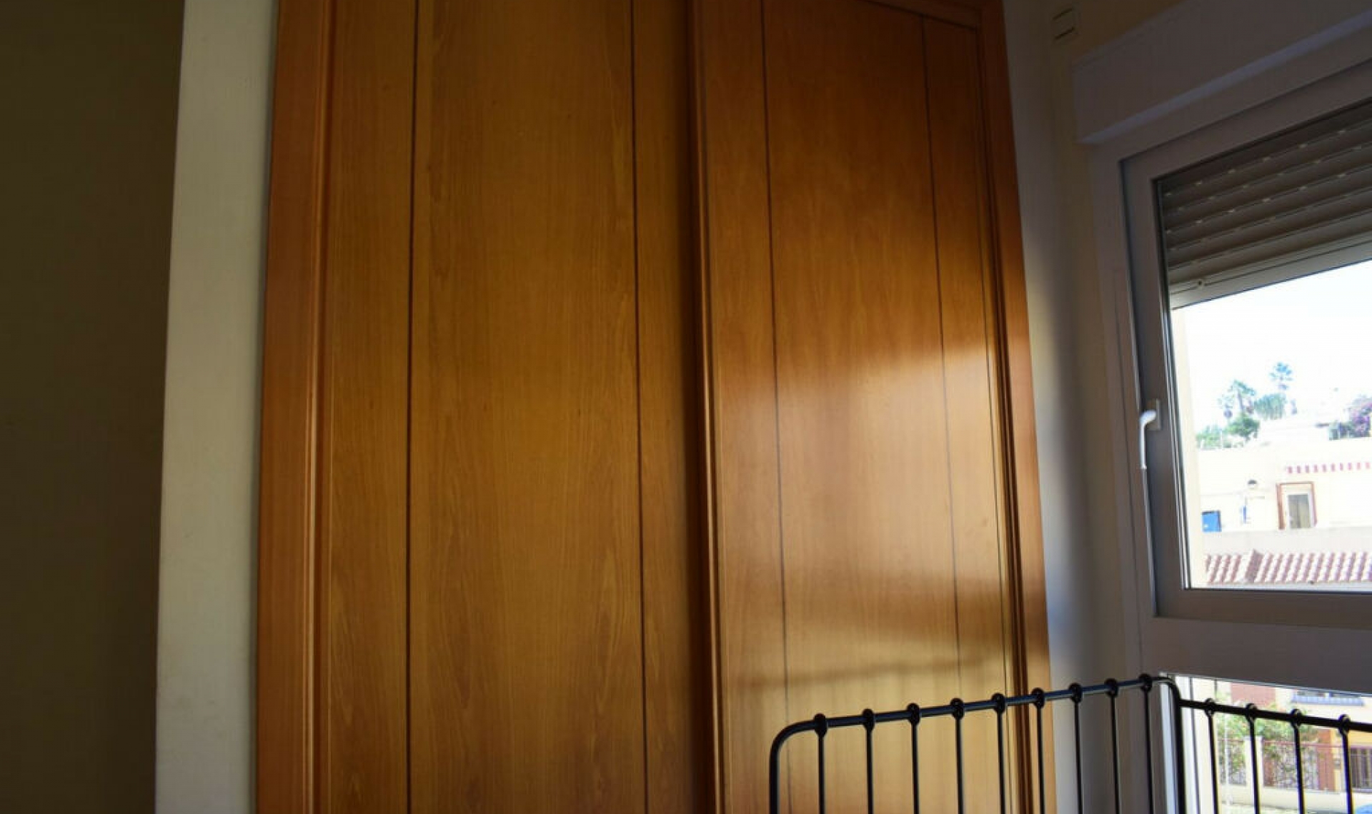 Resale - House -
Almayate