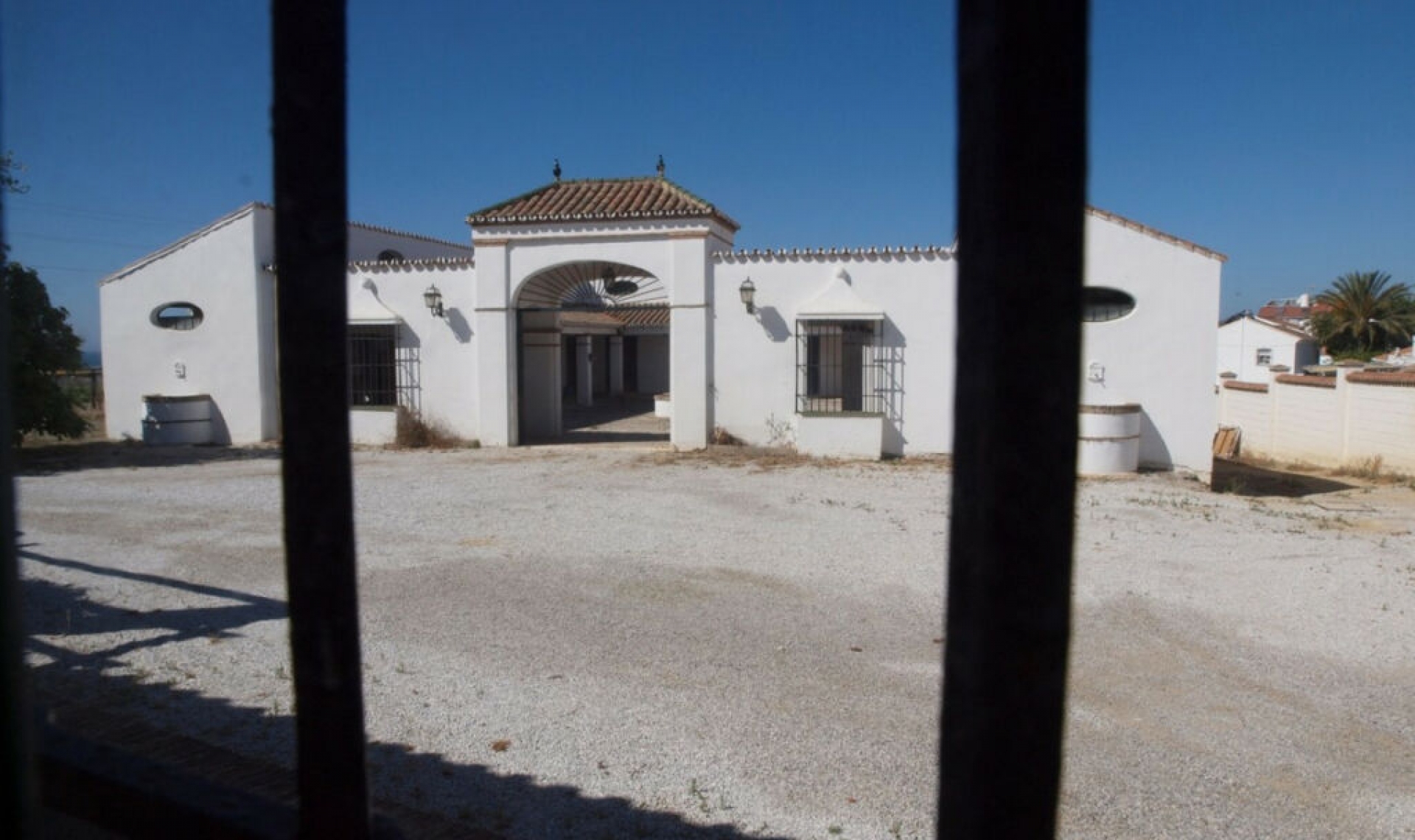 Resale - House -
Almayate