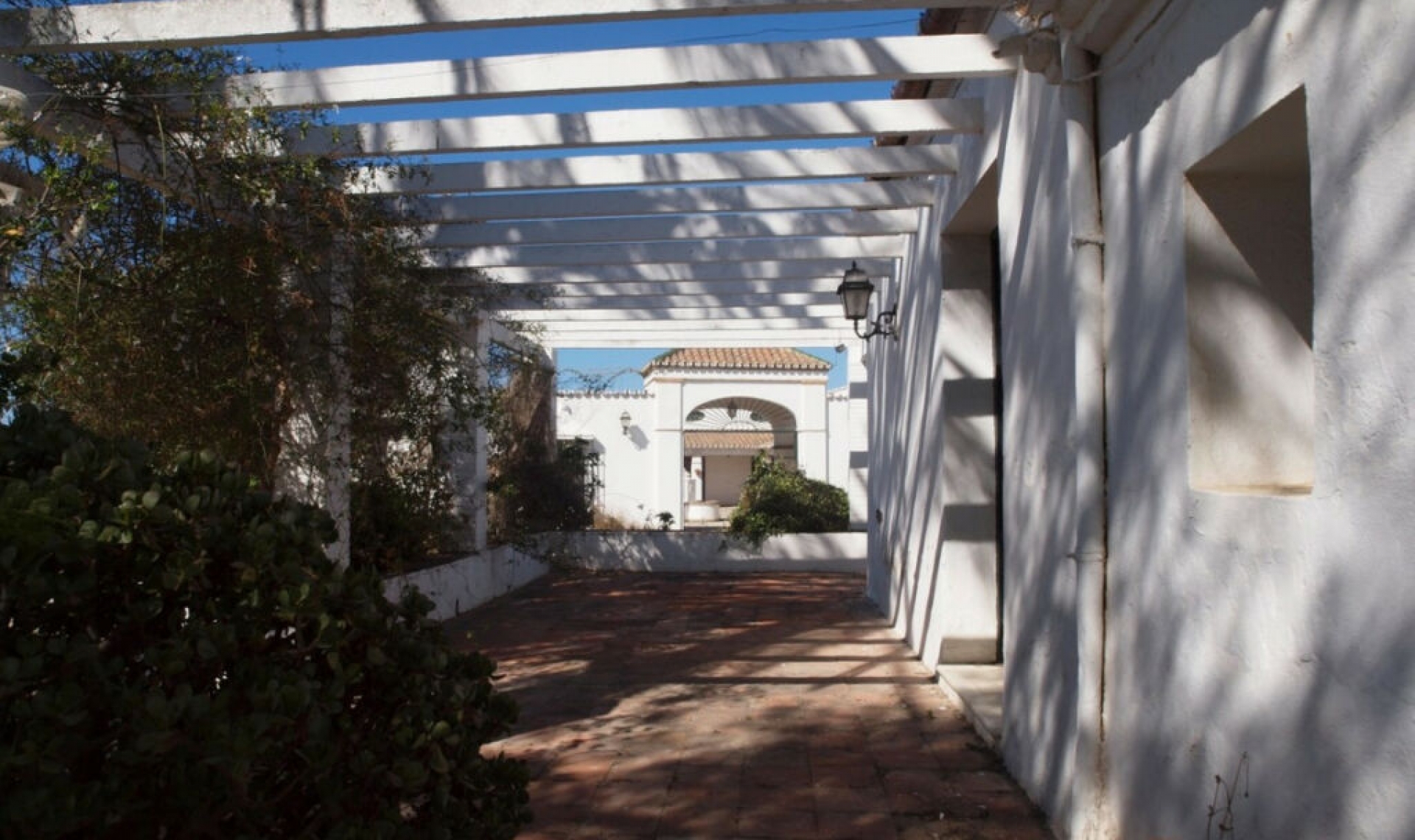 Resale - House -
Almayate