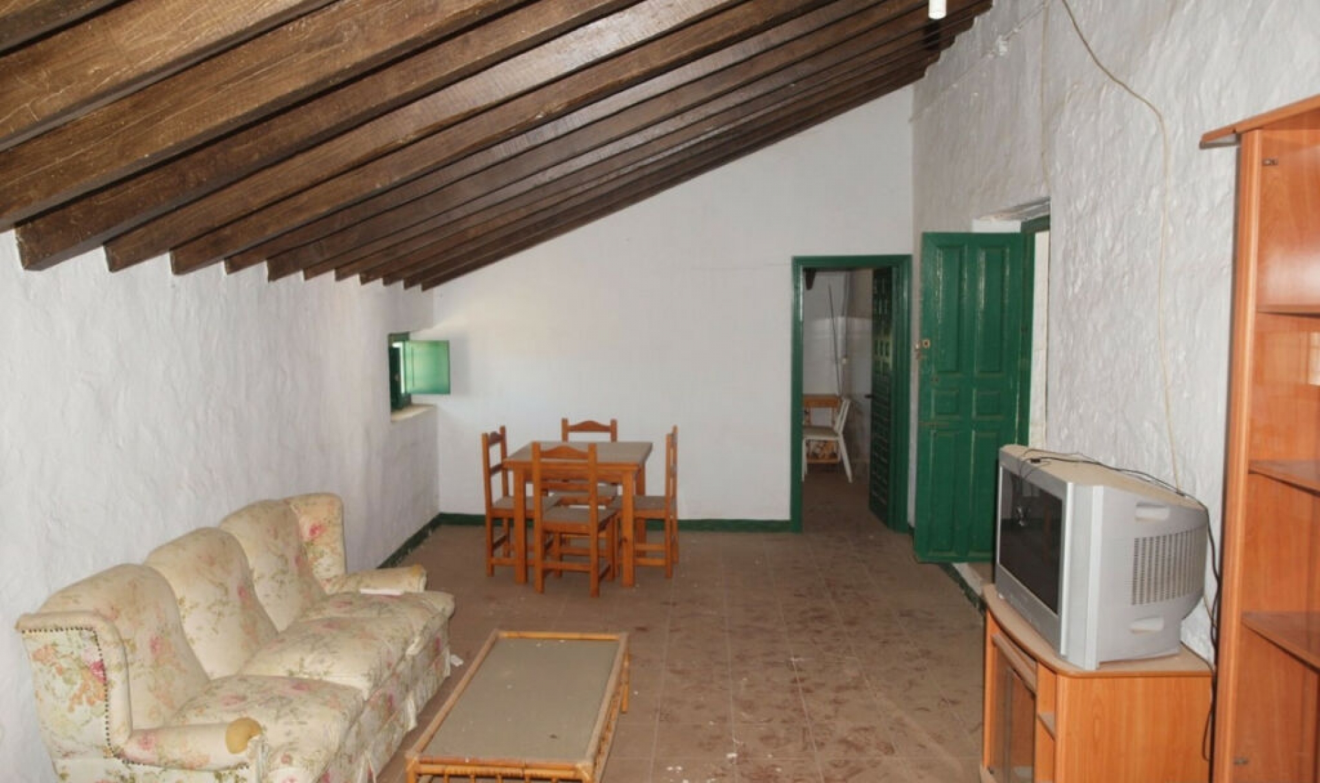 Resale - House -
Almayate