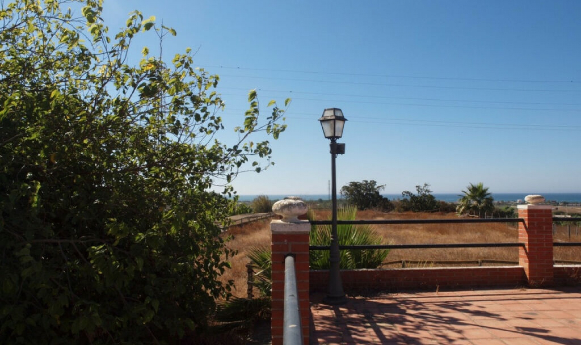 Resale - House -
Almayate