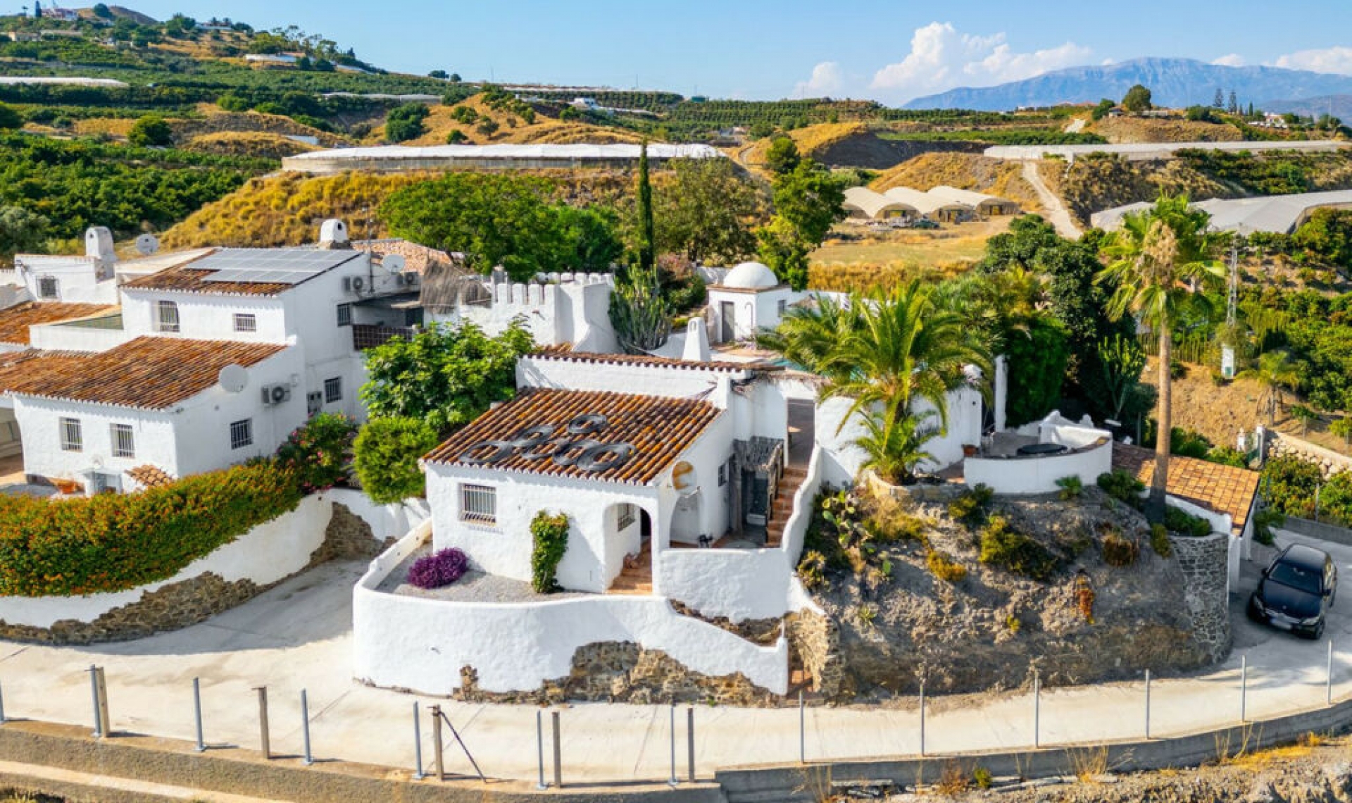 Resale - House -
Almayate