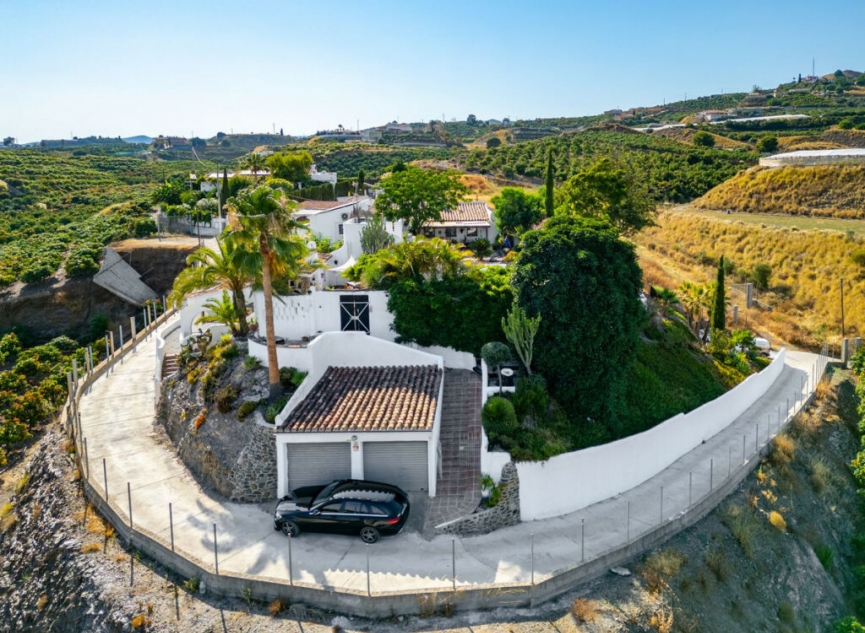 Resale - House -
Almayate