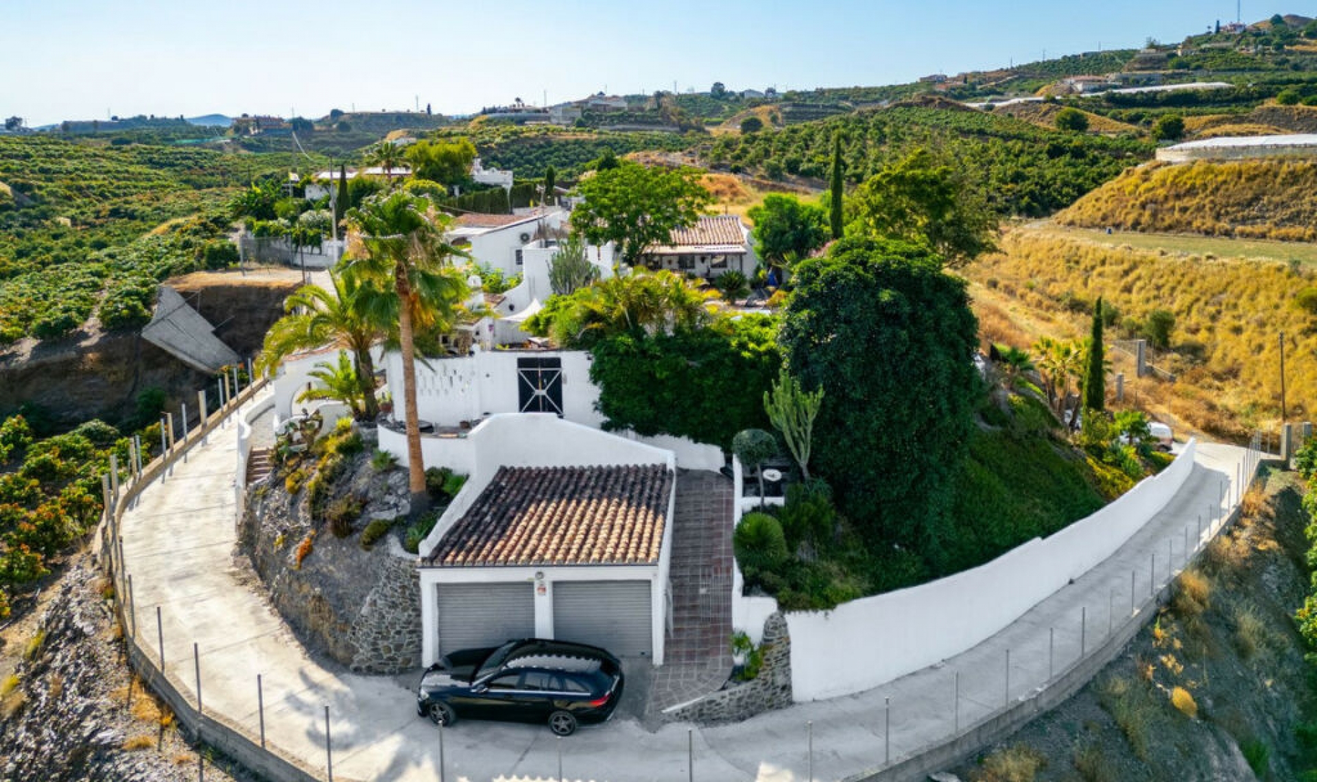 Resale - House -
Almayate