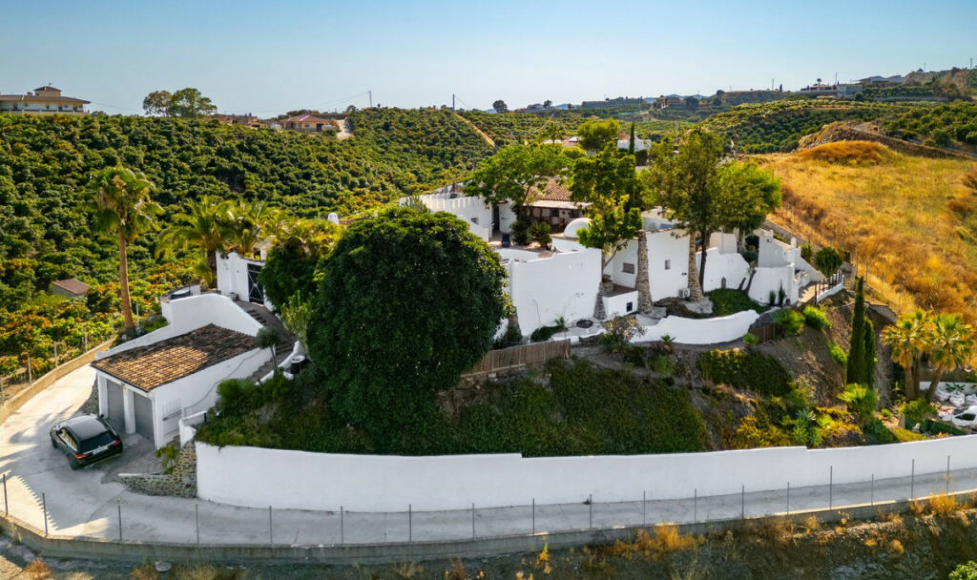 Resale - House -
Almayate