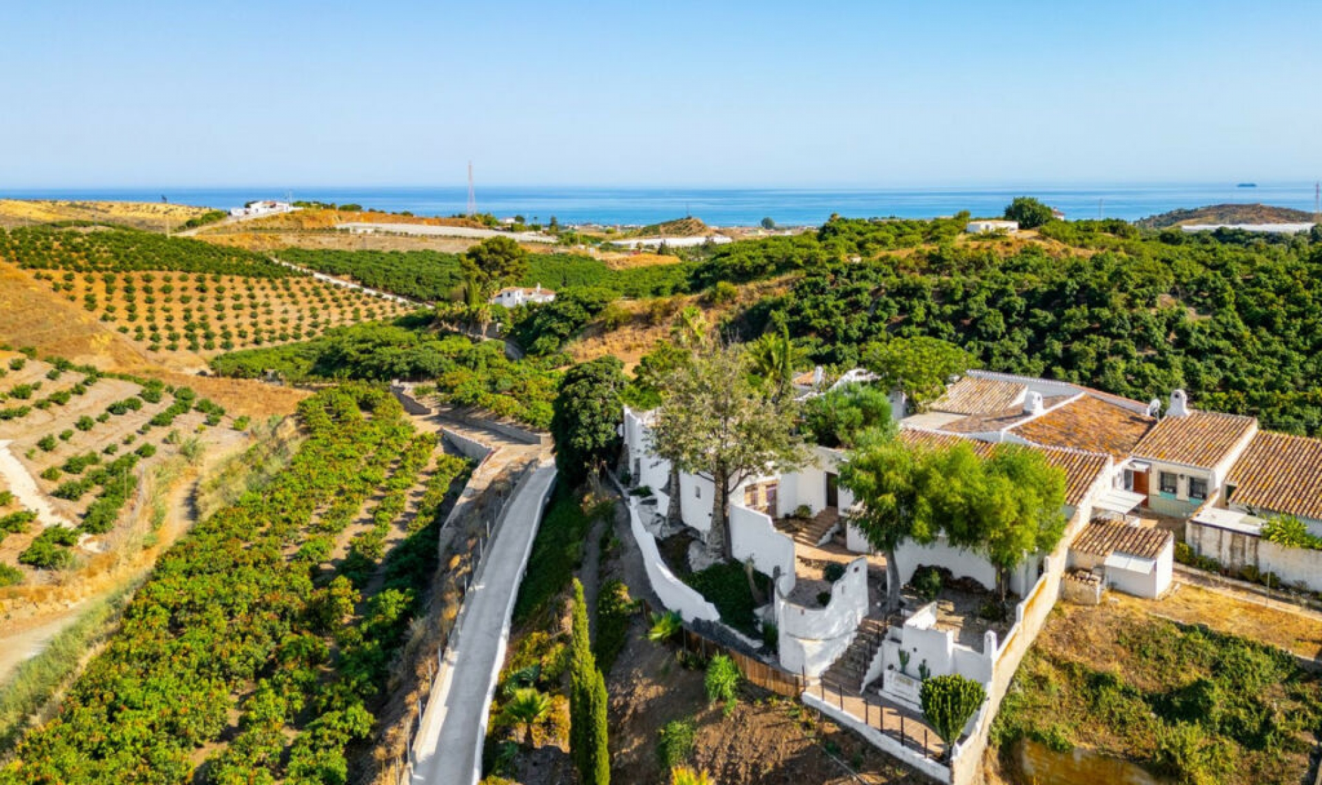 Resale - House -
Almayate