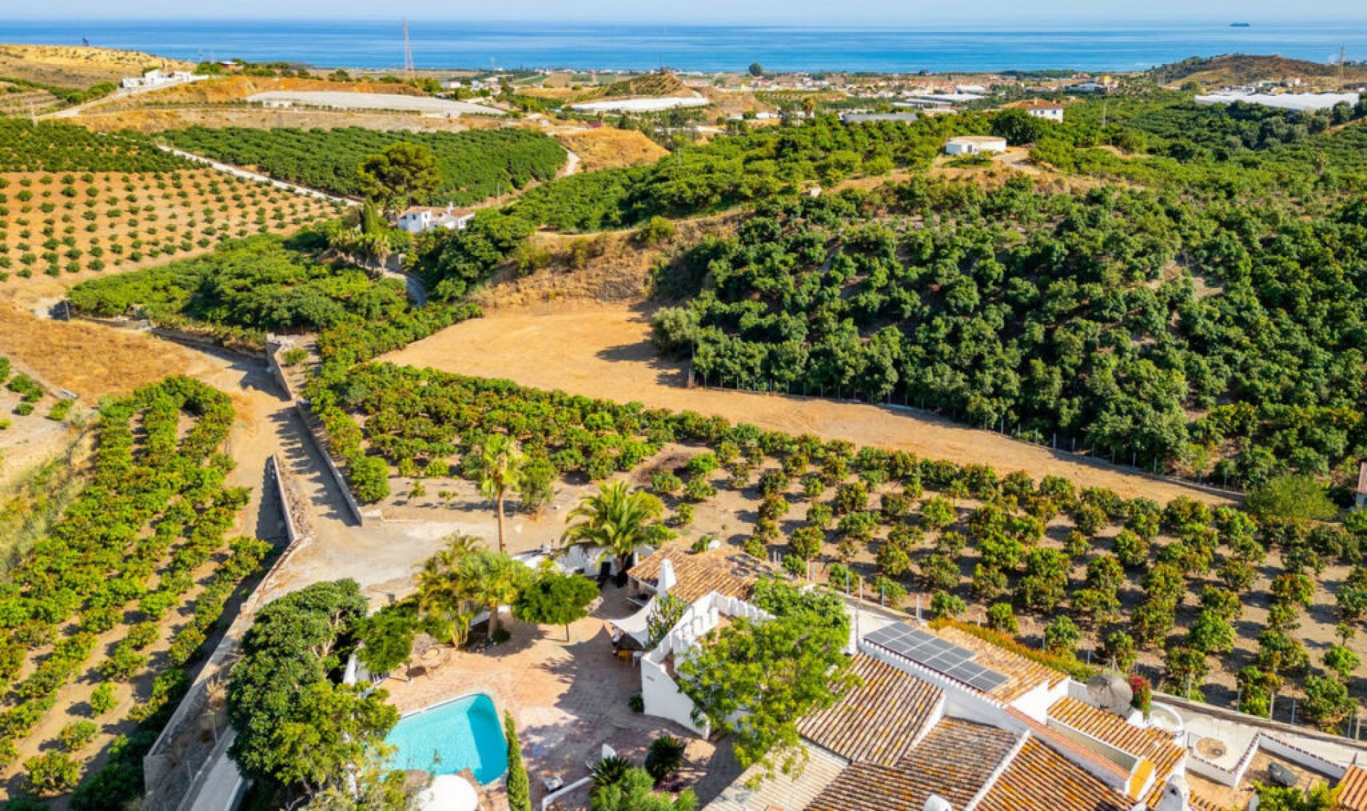 Resale - House -
Almayate