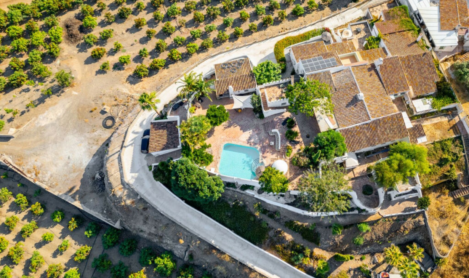 Resale - House -
Almayate