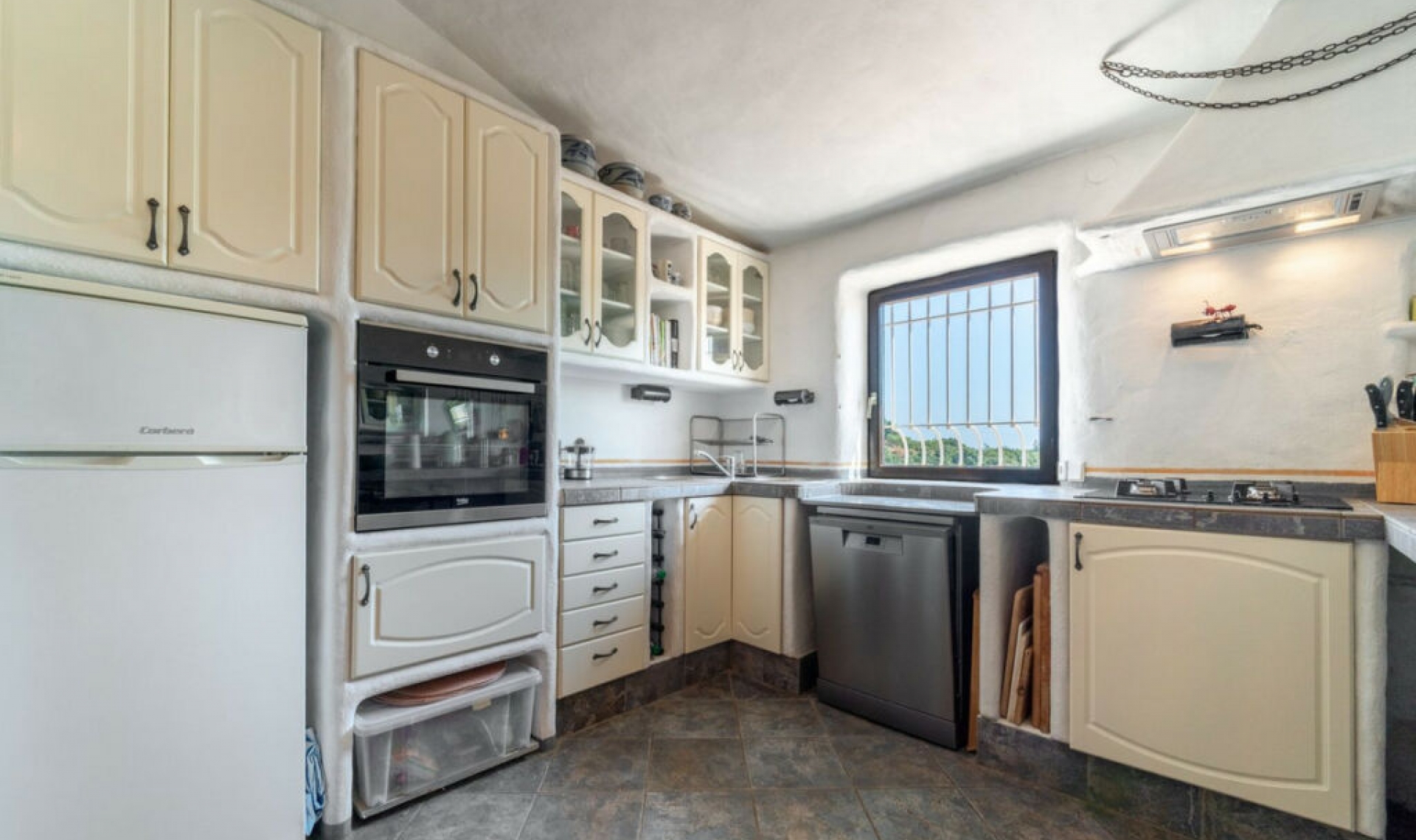 Resale - House -
Almayate