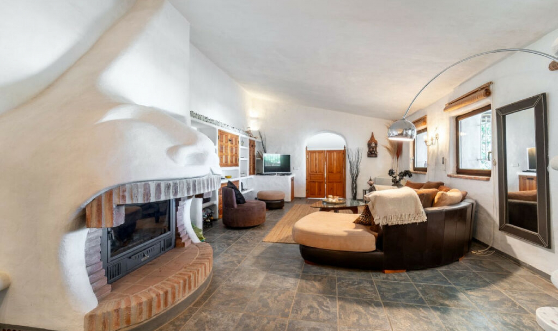 Resale - House -
Almayate