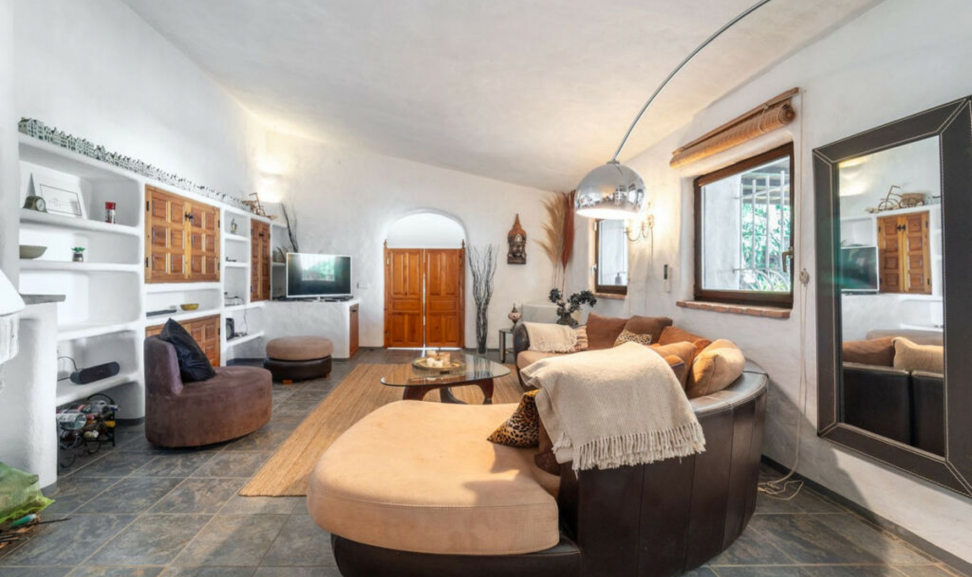 Resale - House -
Almayate