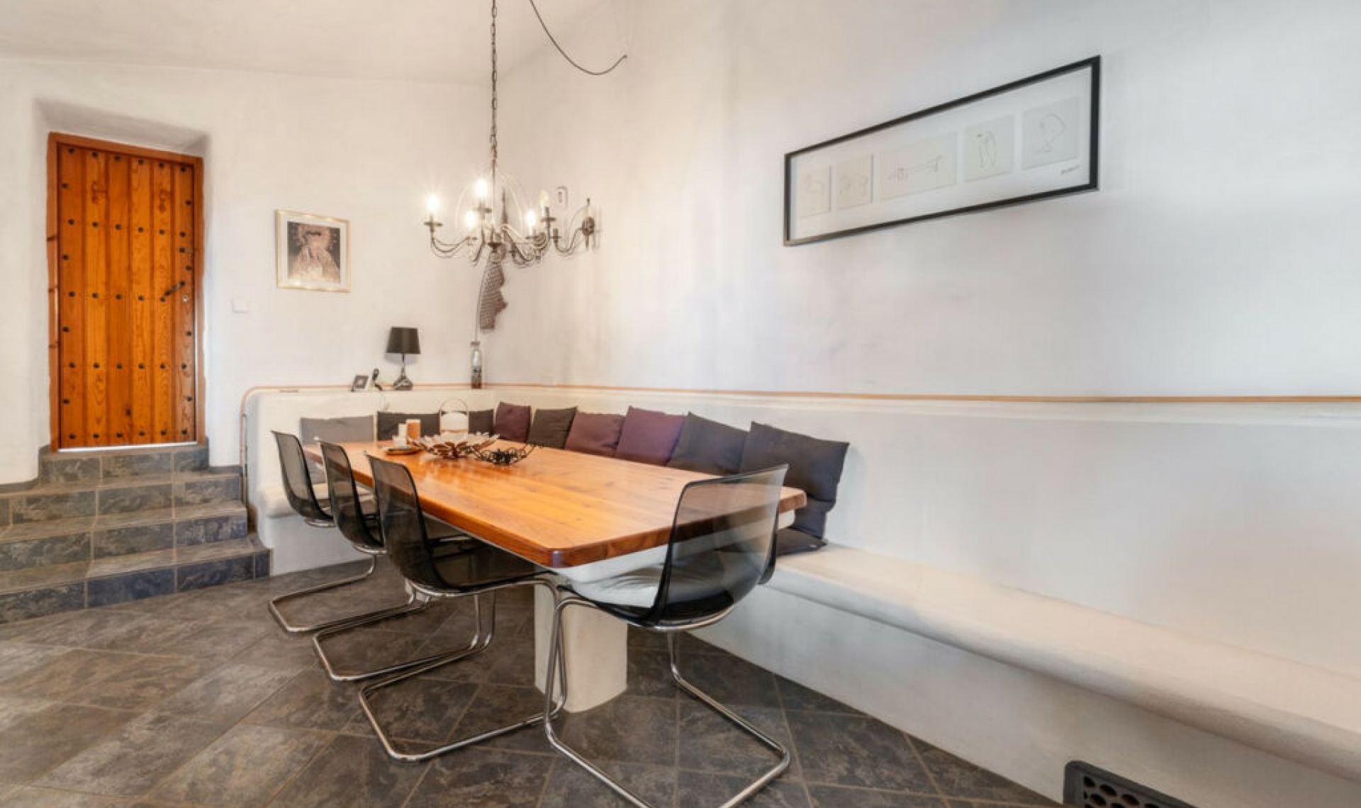 Resale - House -
Almayate