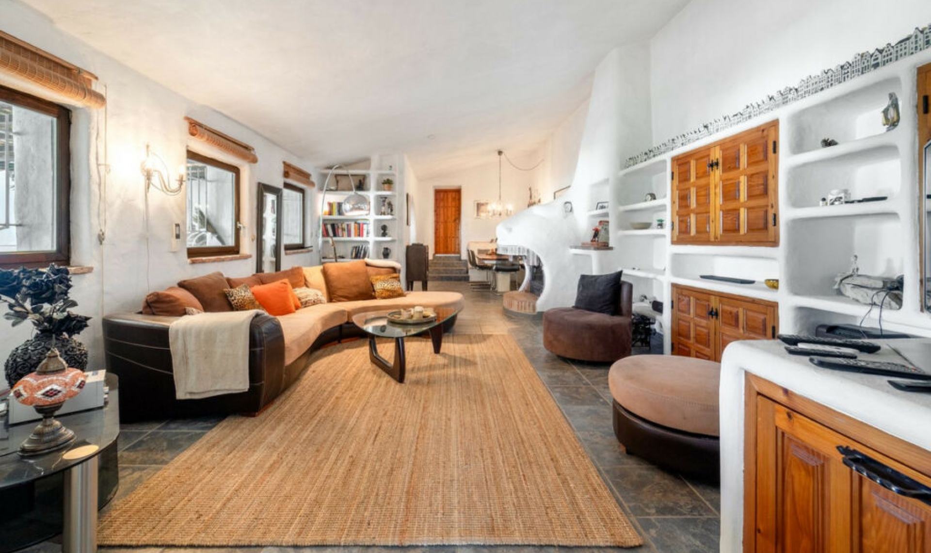 Resale - House -
Almayate