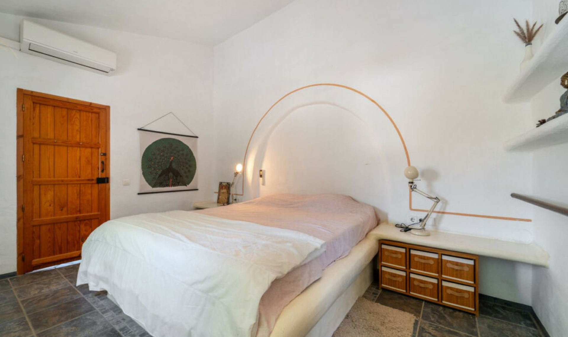 Resale - House -
Almayate