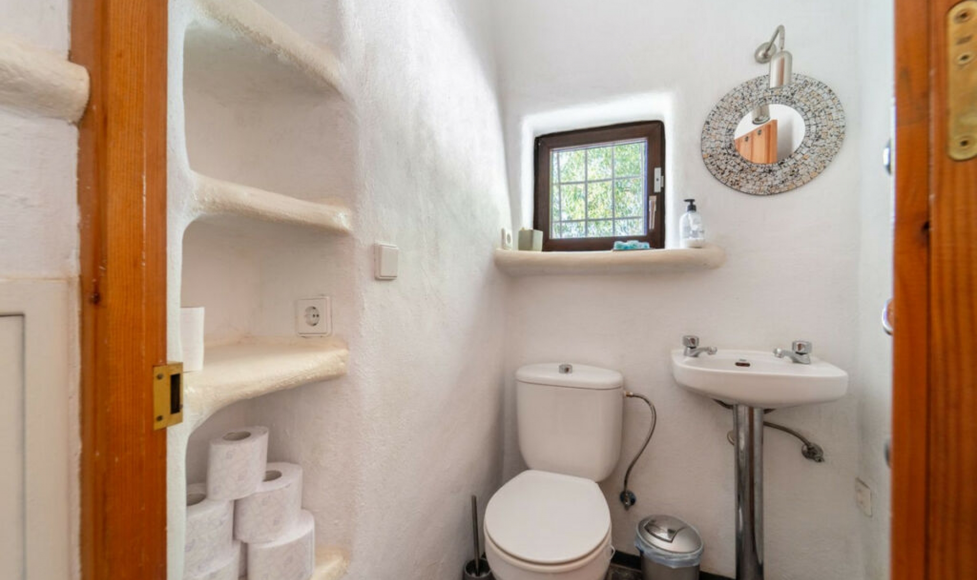 Resale - House -
Almayate