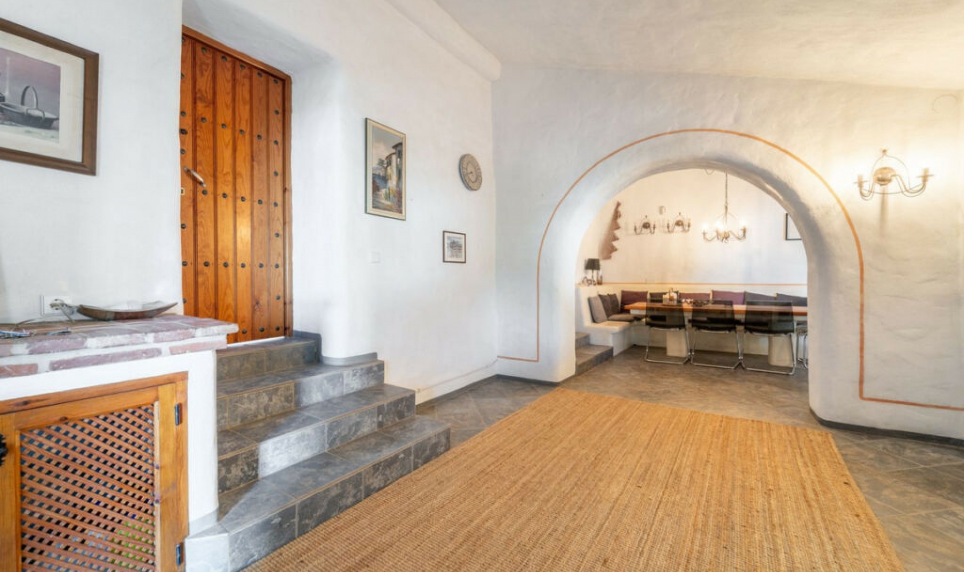 Resale - House -
Almayate