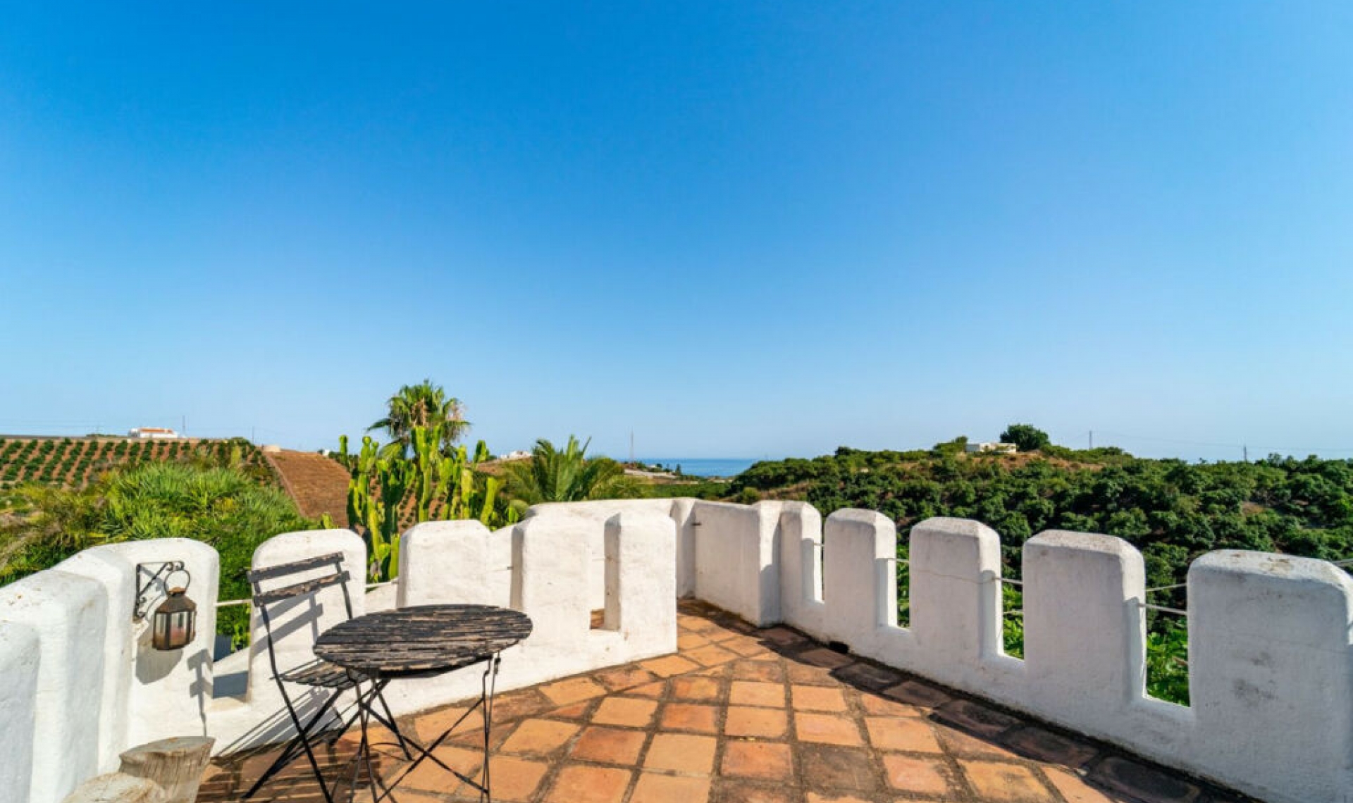 Resale - House -
Almayate