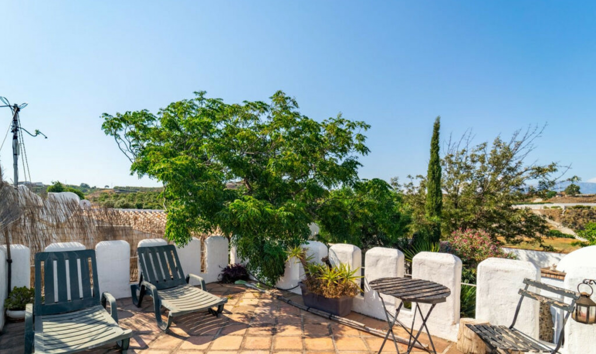 Resale - House -
Almayate