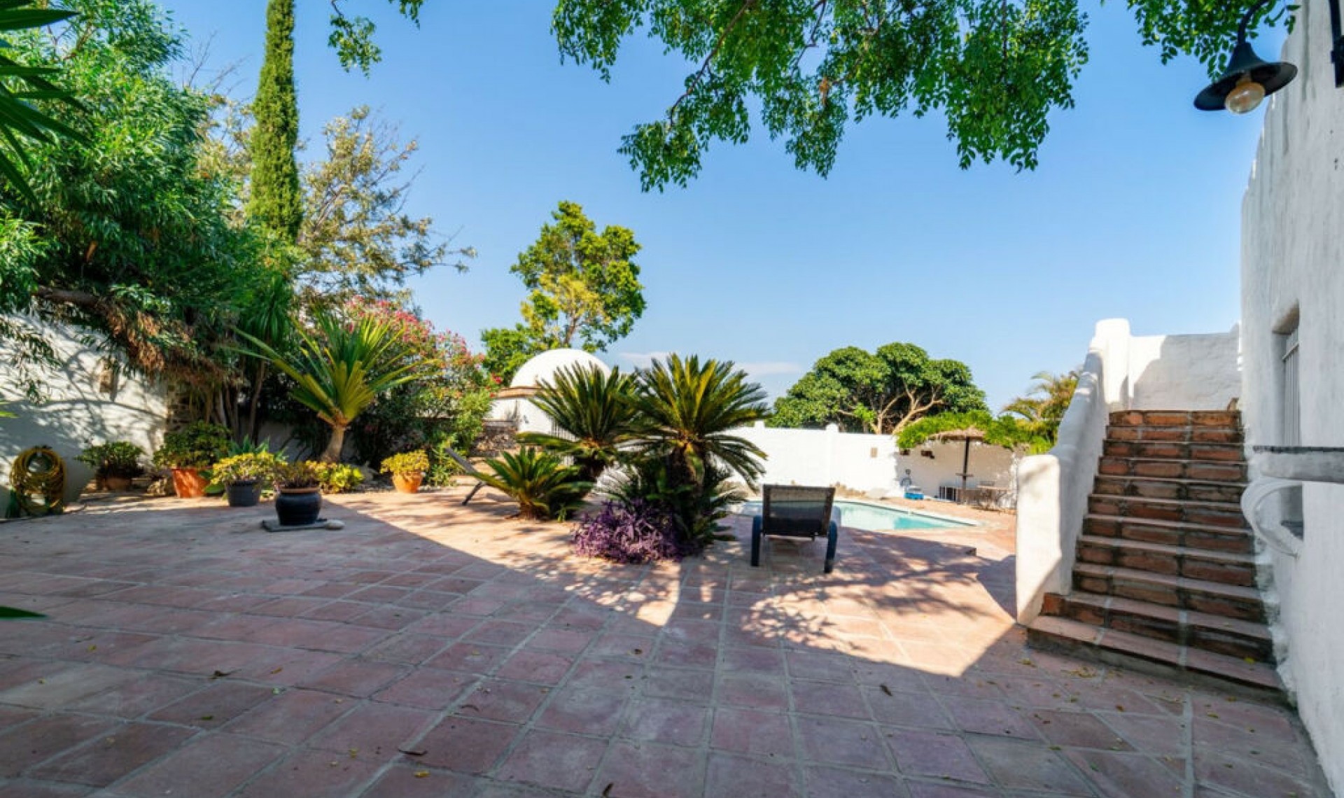 Resale - House -
Almayate