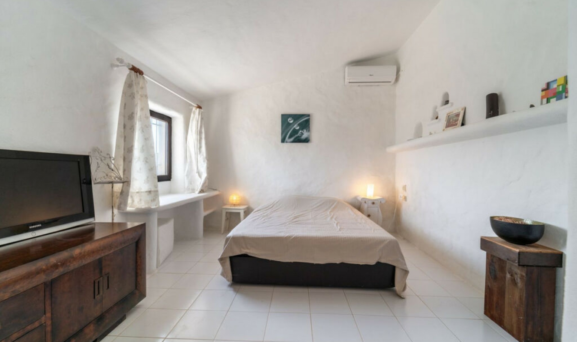 Resale - House -
Almayate