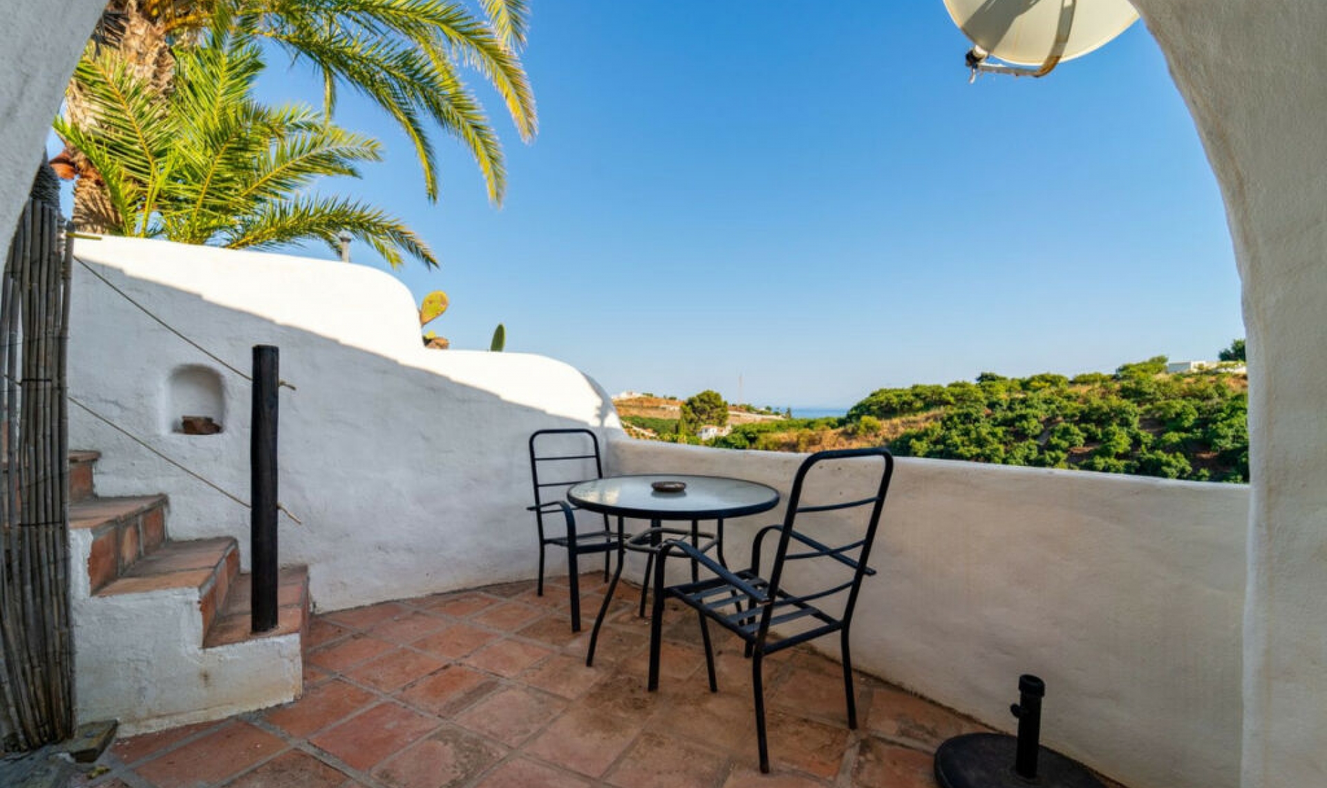 Resale - House -
Almayate