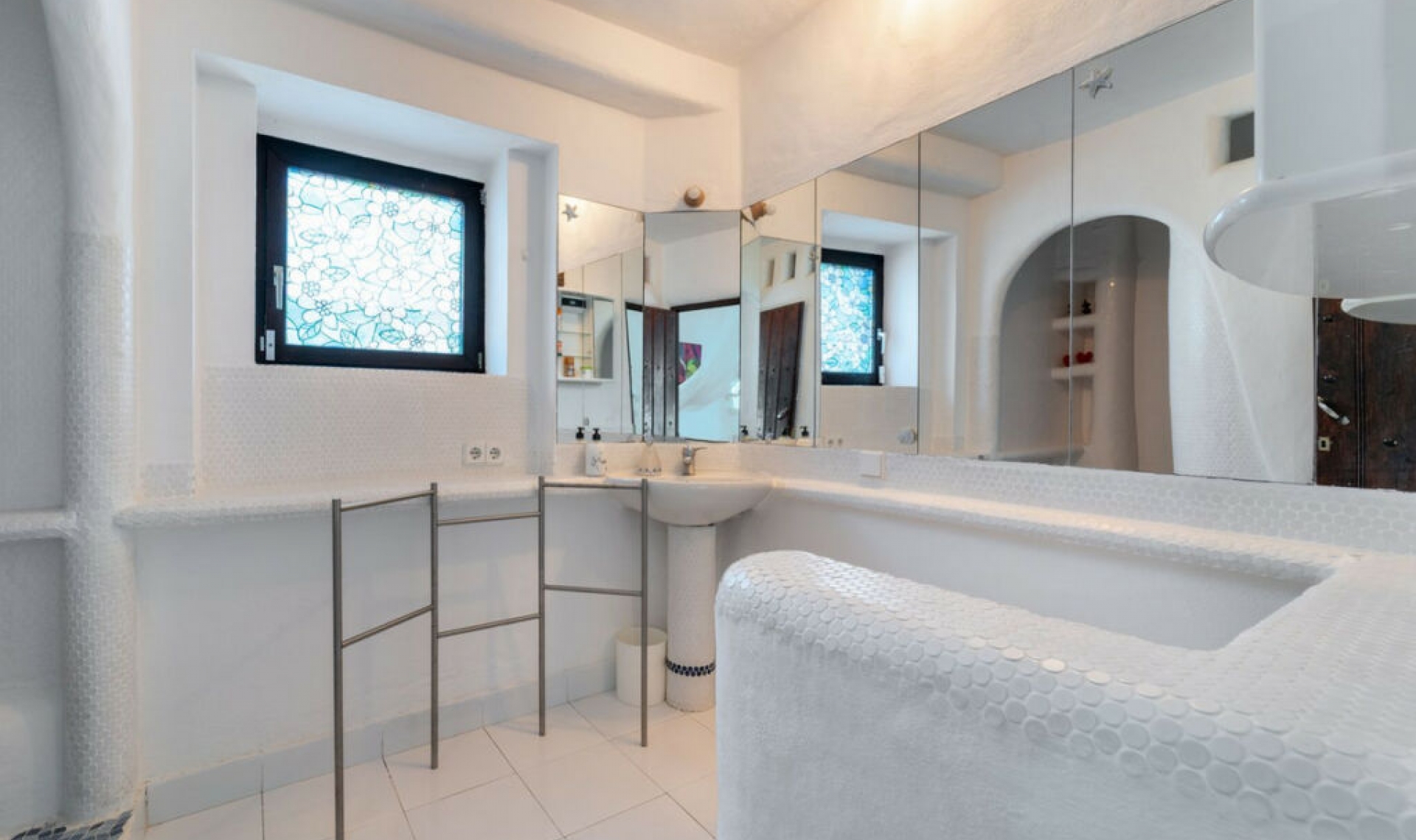 Resale - House -
Almayate