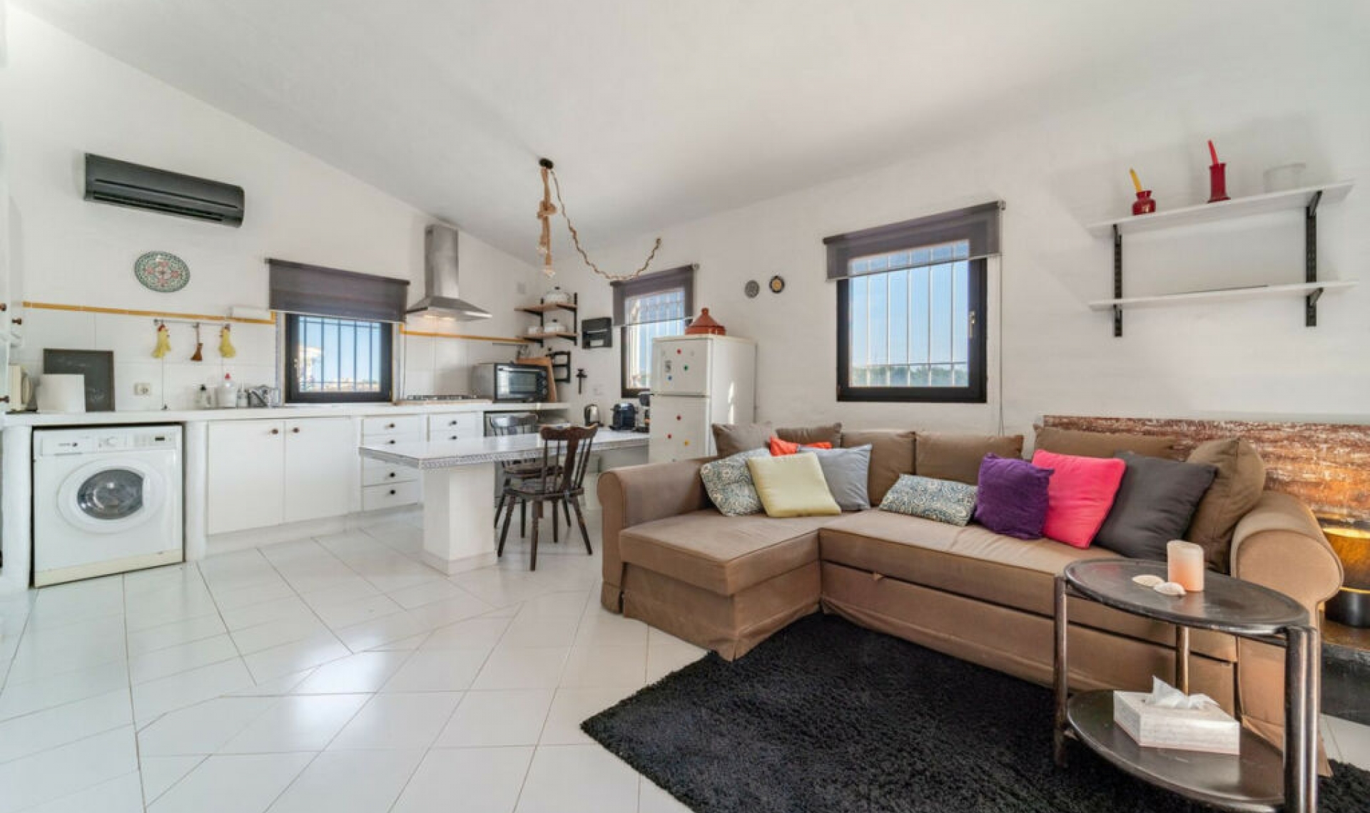 Resale - House -
Almayate