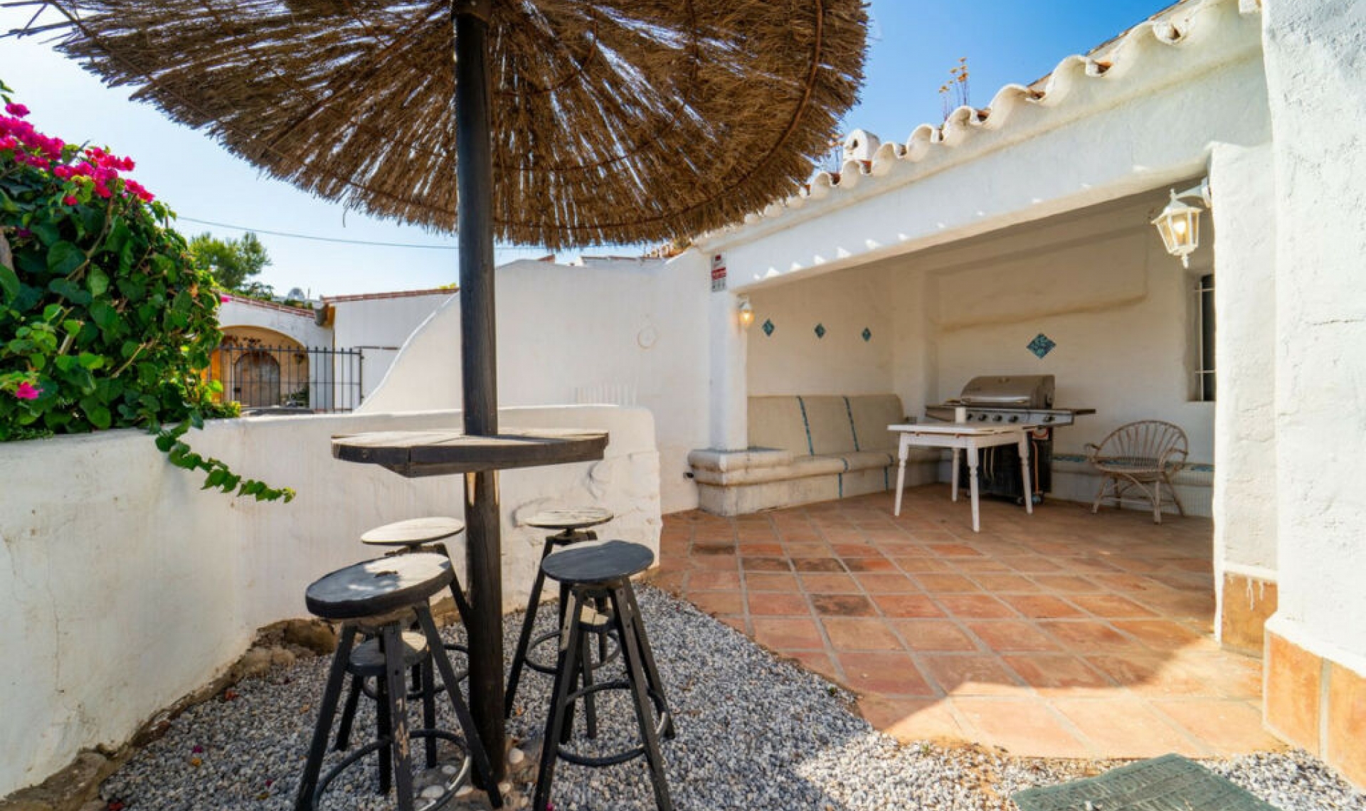 Resale - House -
Almayate