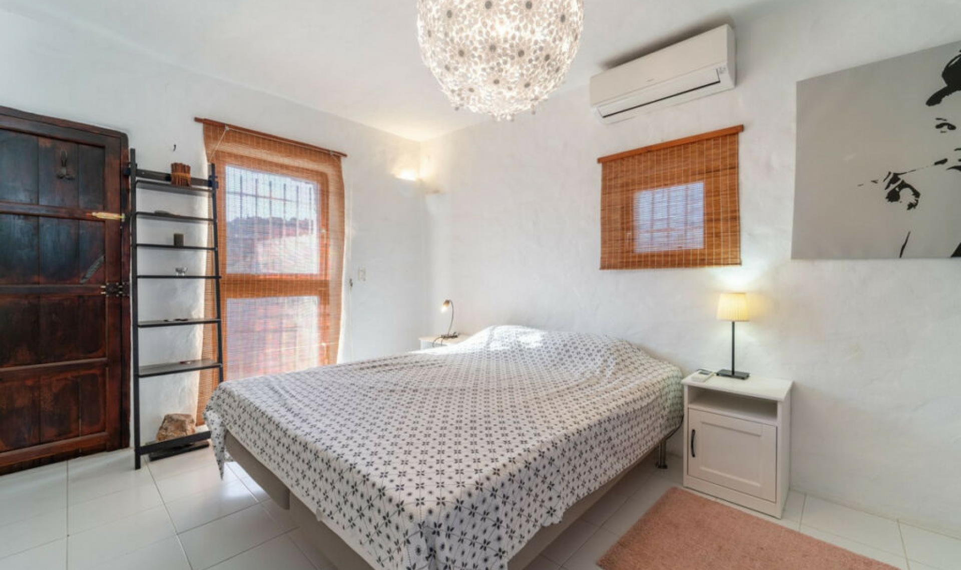 Resale - House -
Almayate