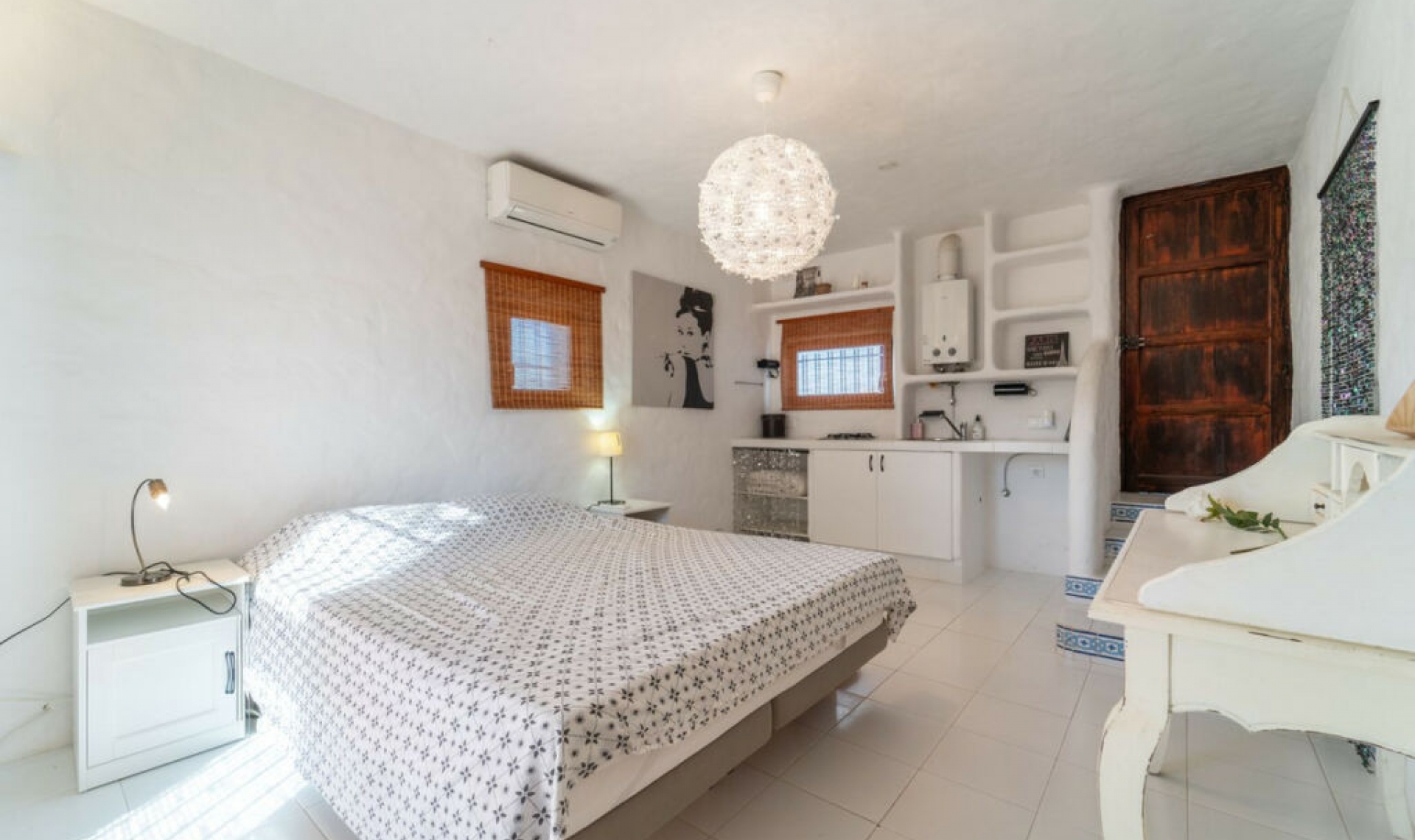 Resale - House -
Almayate