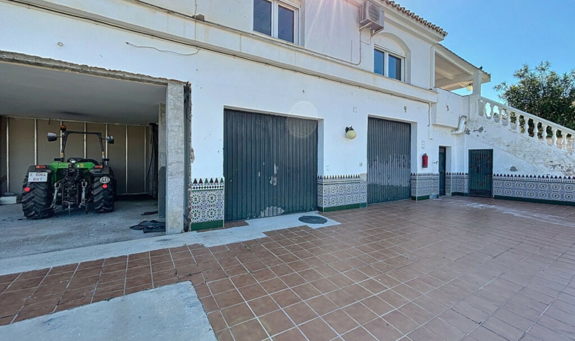 Resale - House -
Almayate