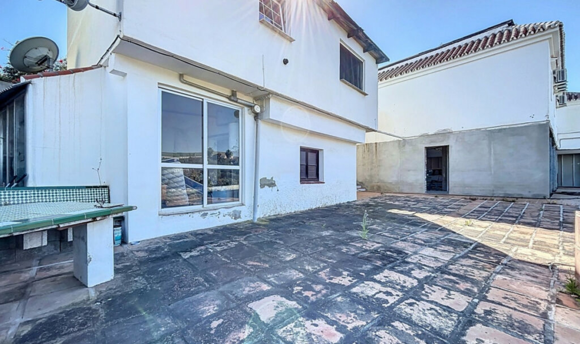 Resale - House -
Almayate