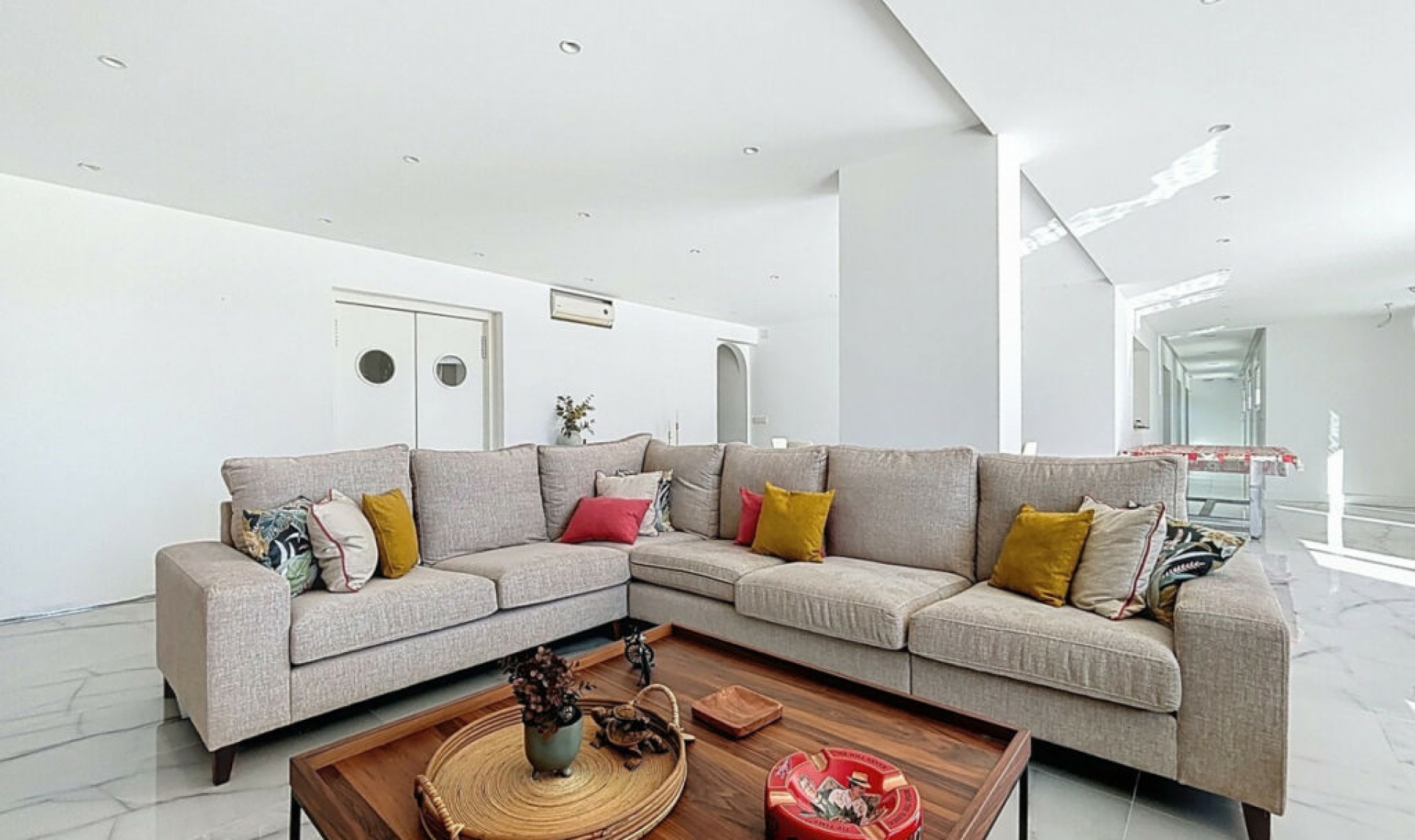 Resale - House -
Almayate