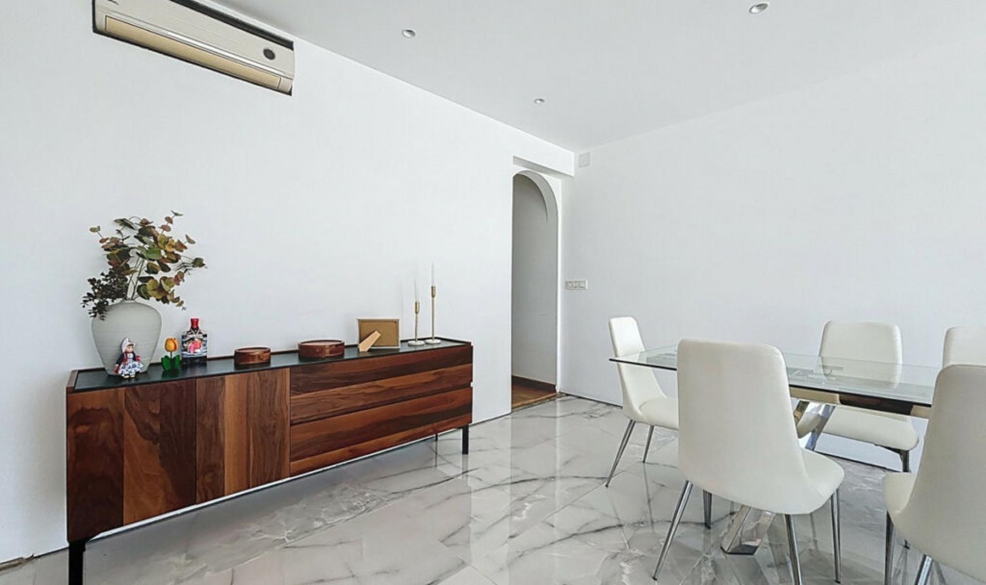 Resale - House -
Almayate