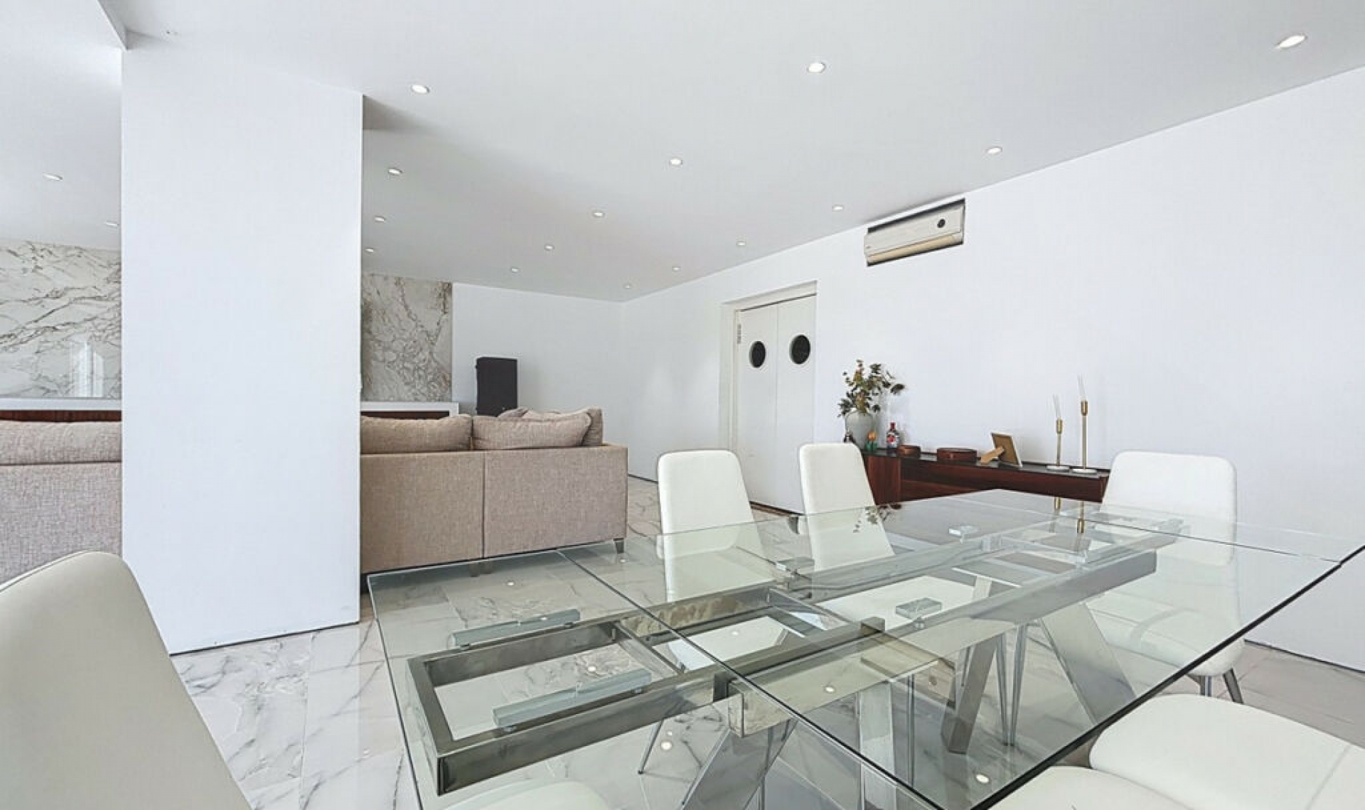 Resale - House -
Almayate