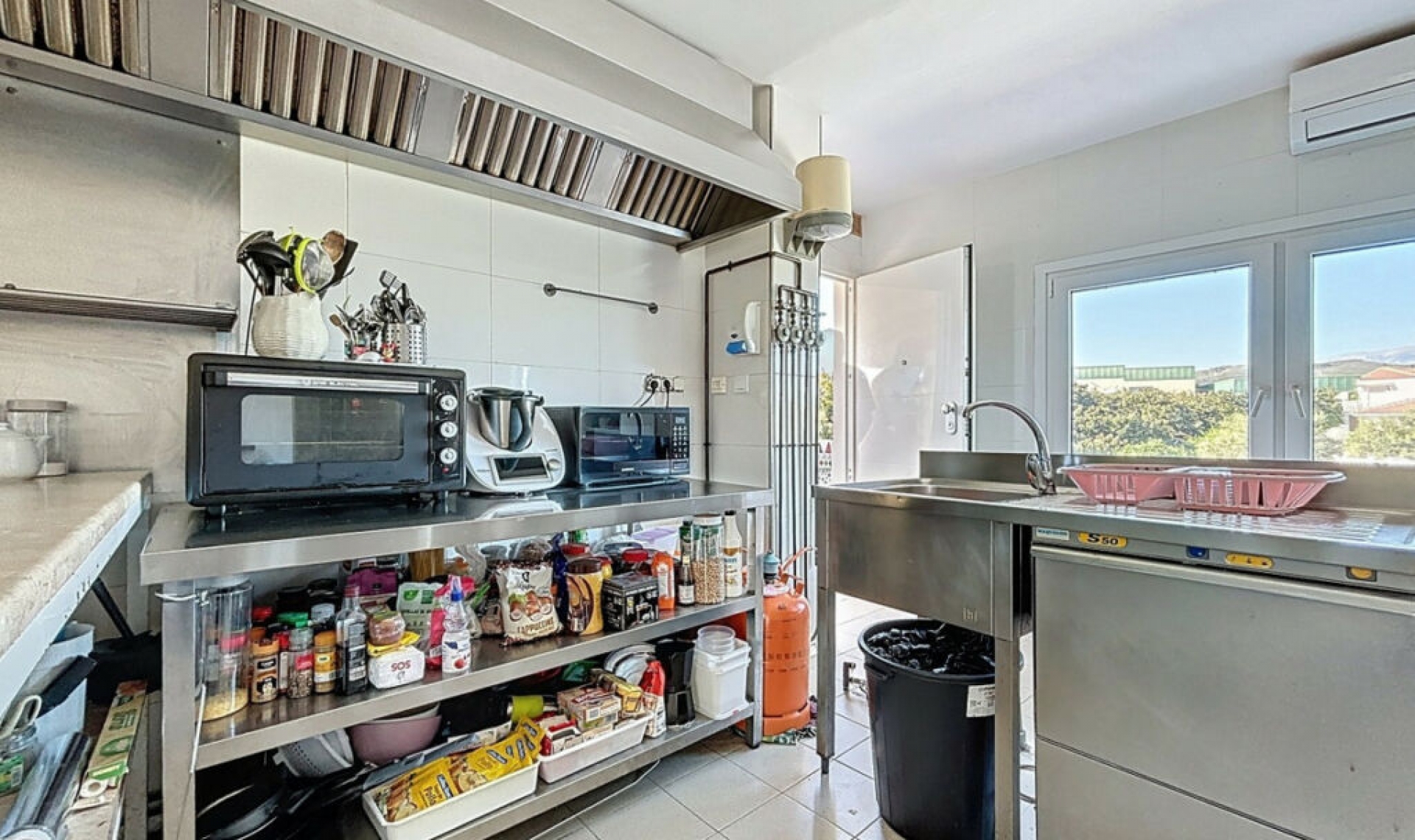Resale - House -
Almayate