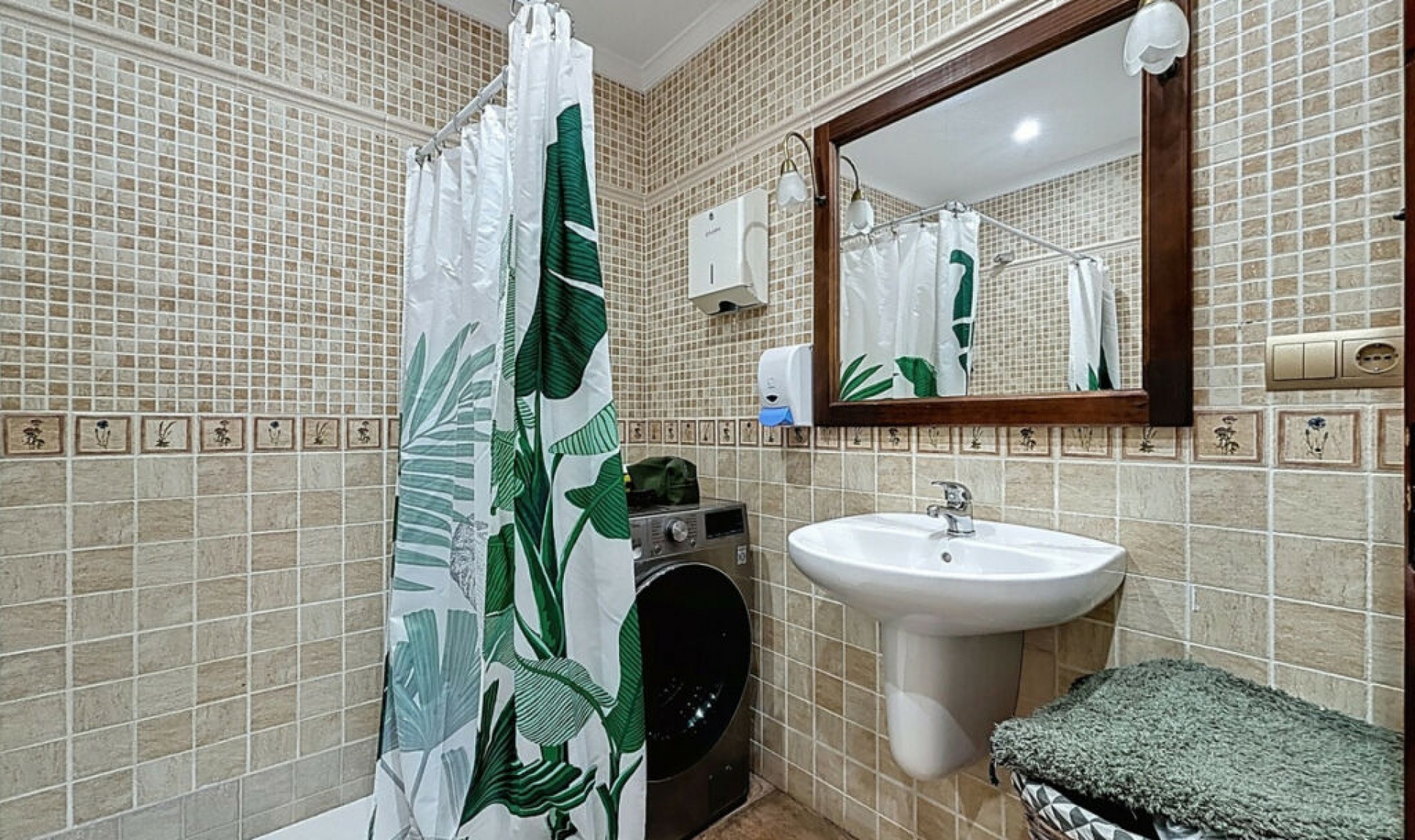Resale - House -
Almayate