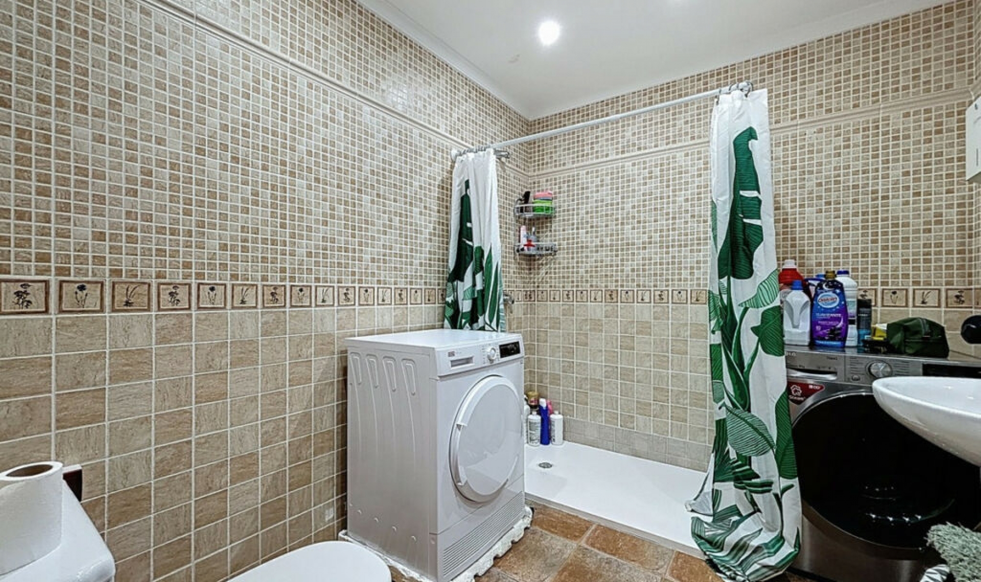Resale - House -
Almayate
