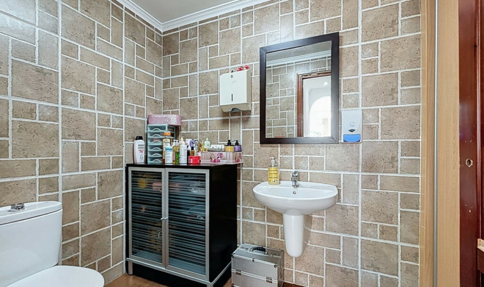 Resale - House -
Almayate
