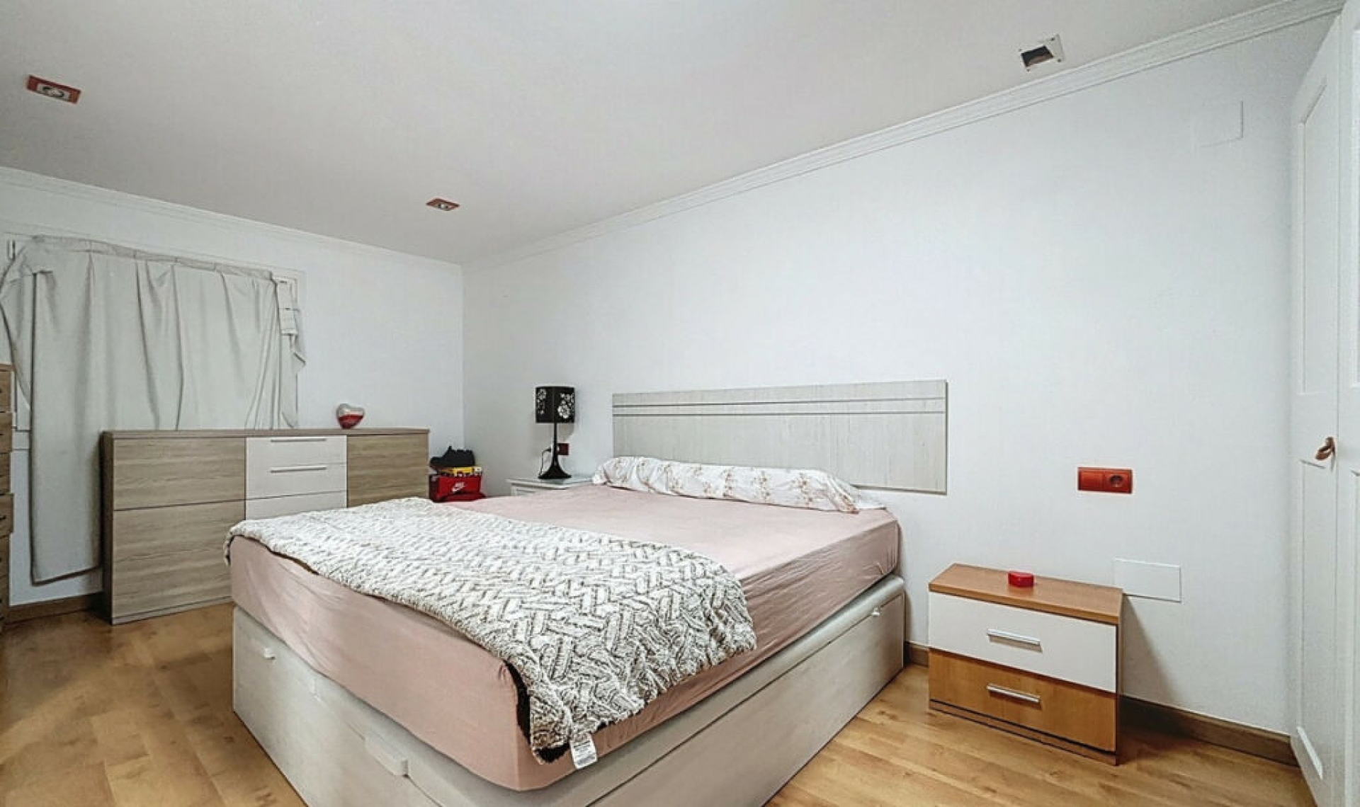 Resale - House -
Almayate