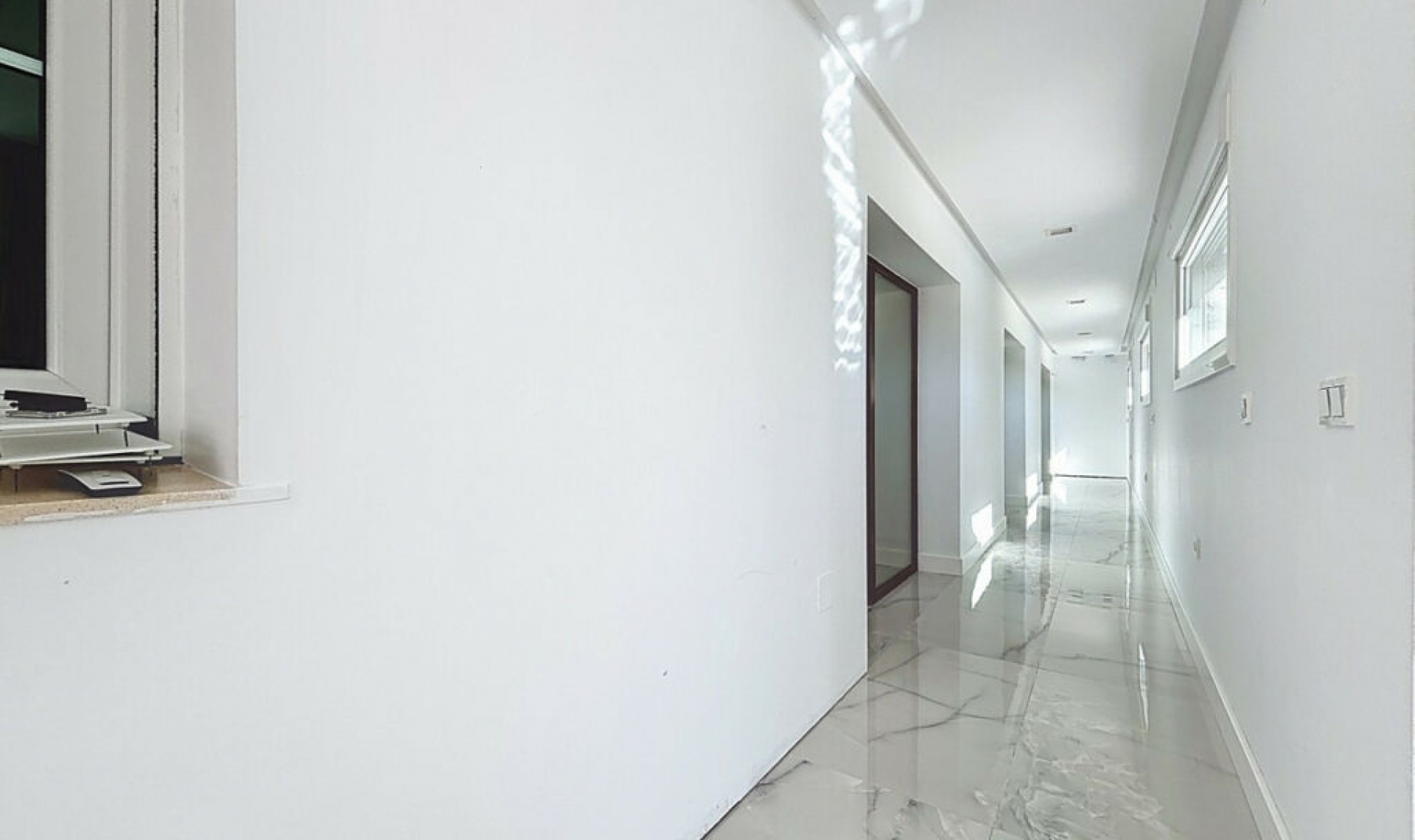 Resale - House -
Almayate