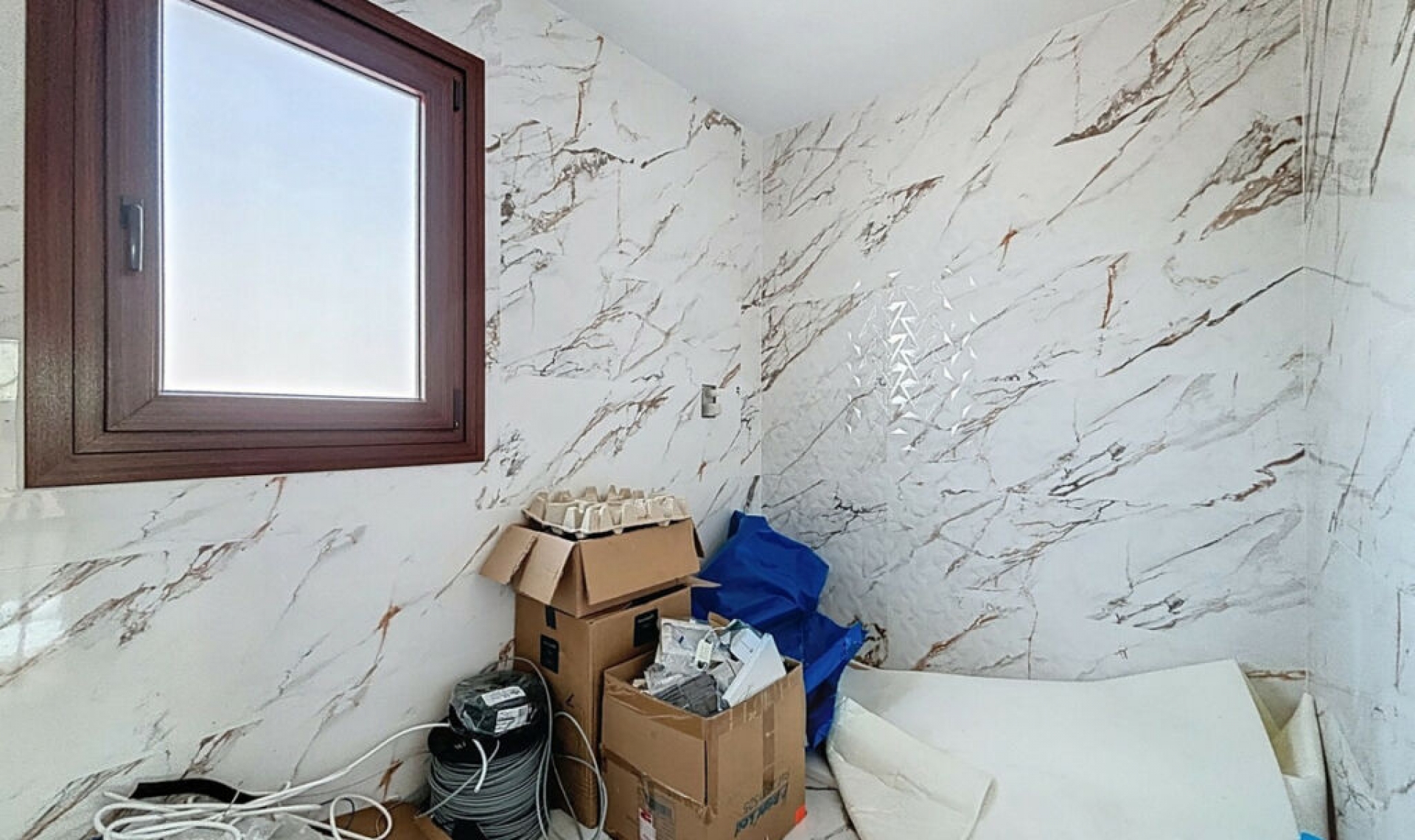 Resale - House -
Almayate