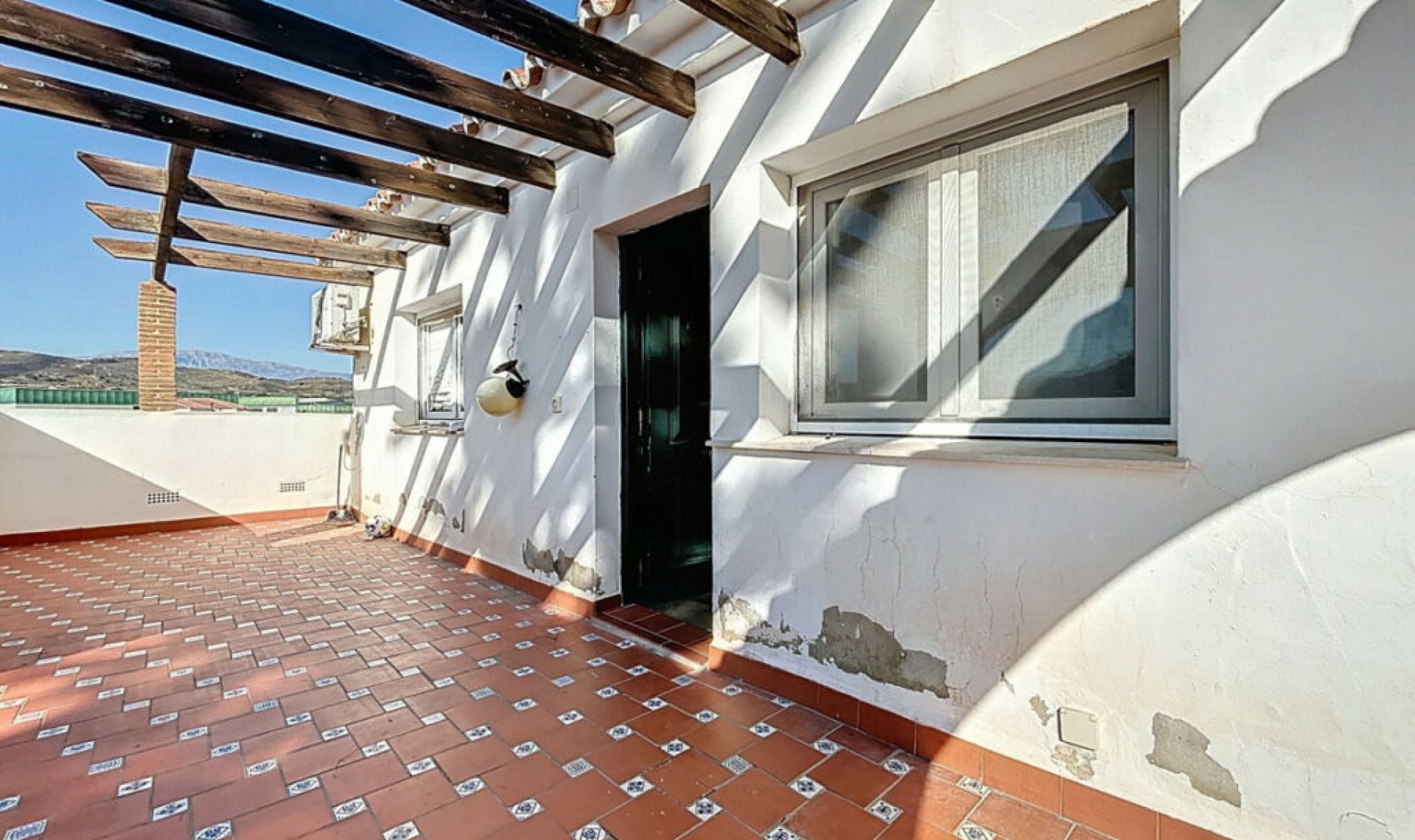 Resale - House -
Almayate