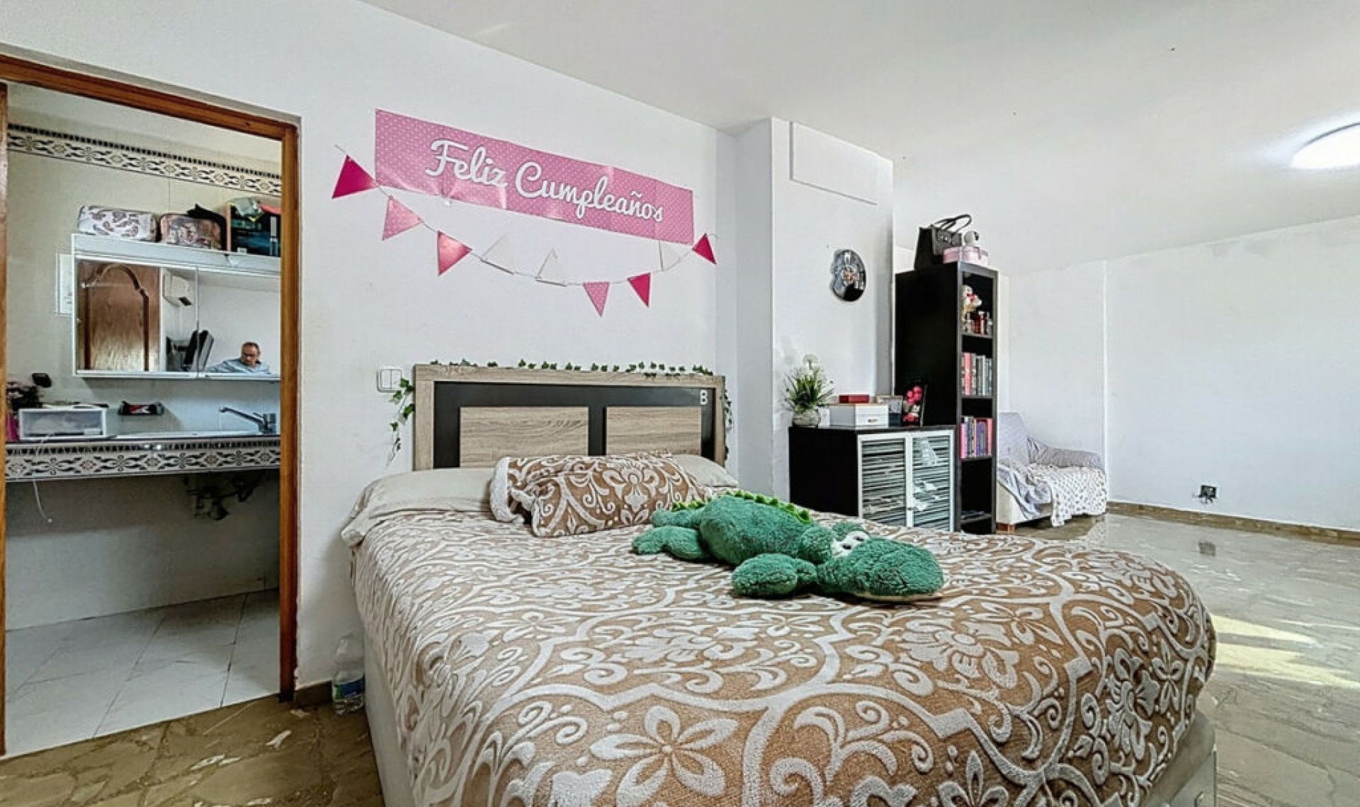 Resale - House -
Almayate