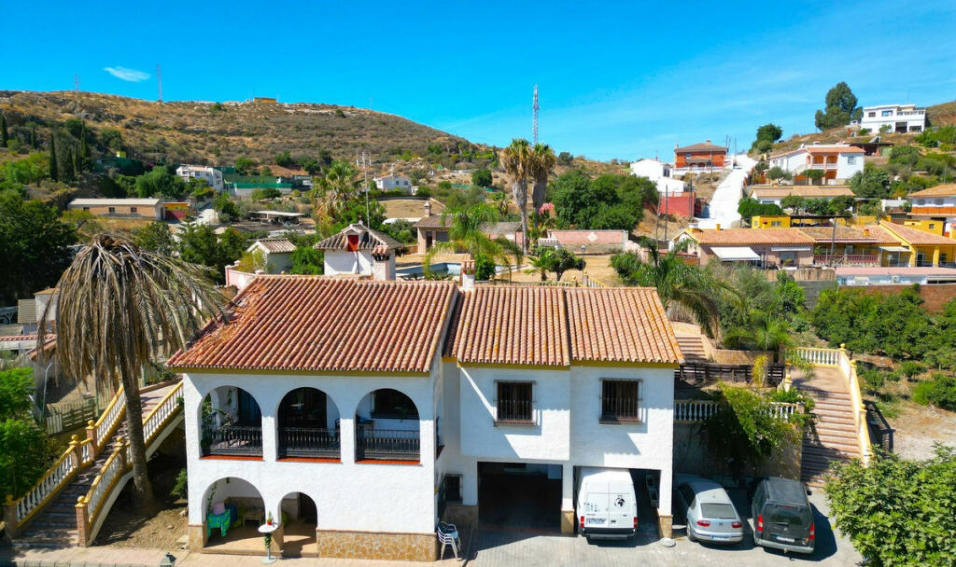 Resale - House -
Almayate