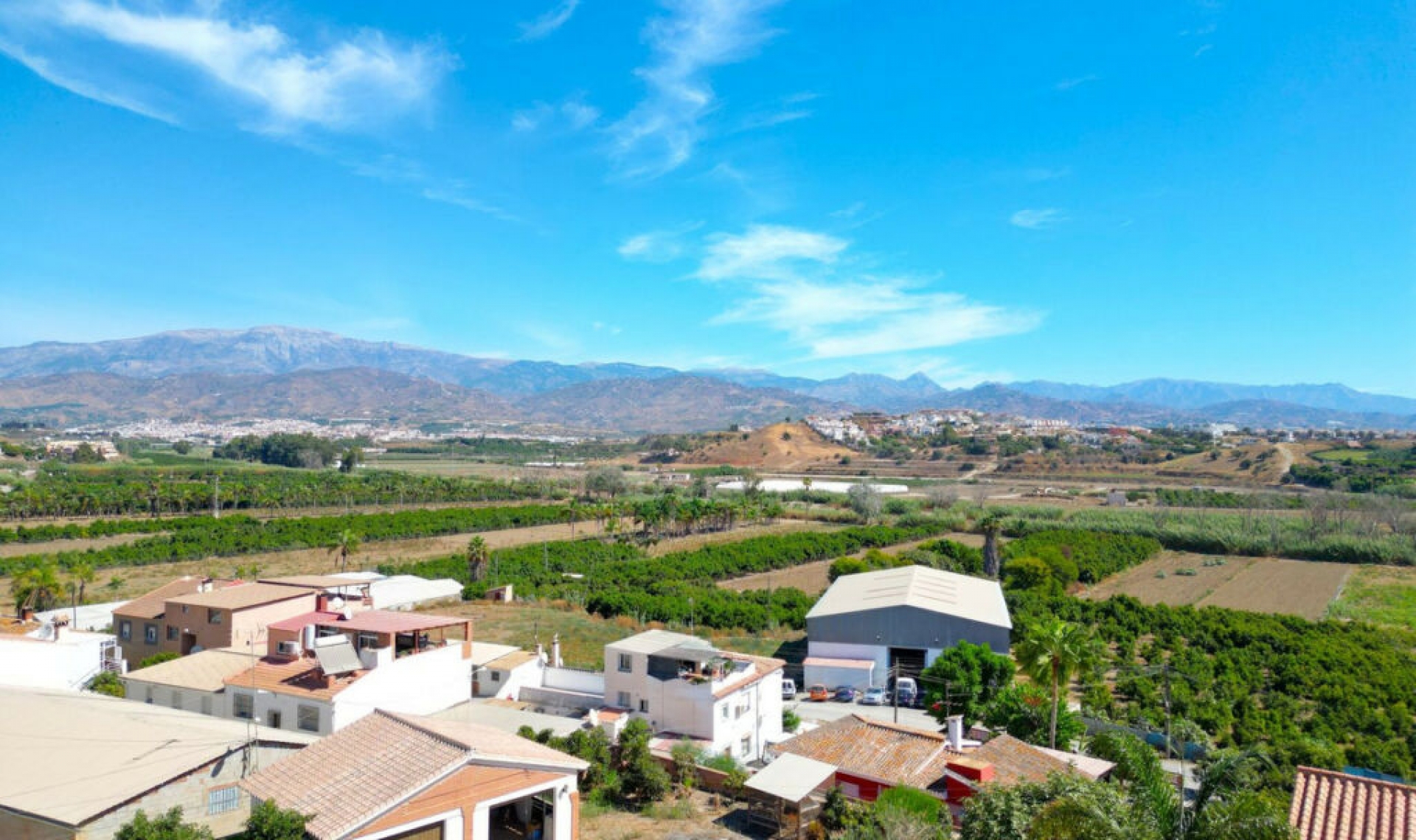 Resale - House -
Almayate