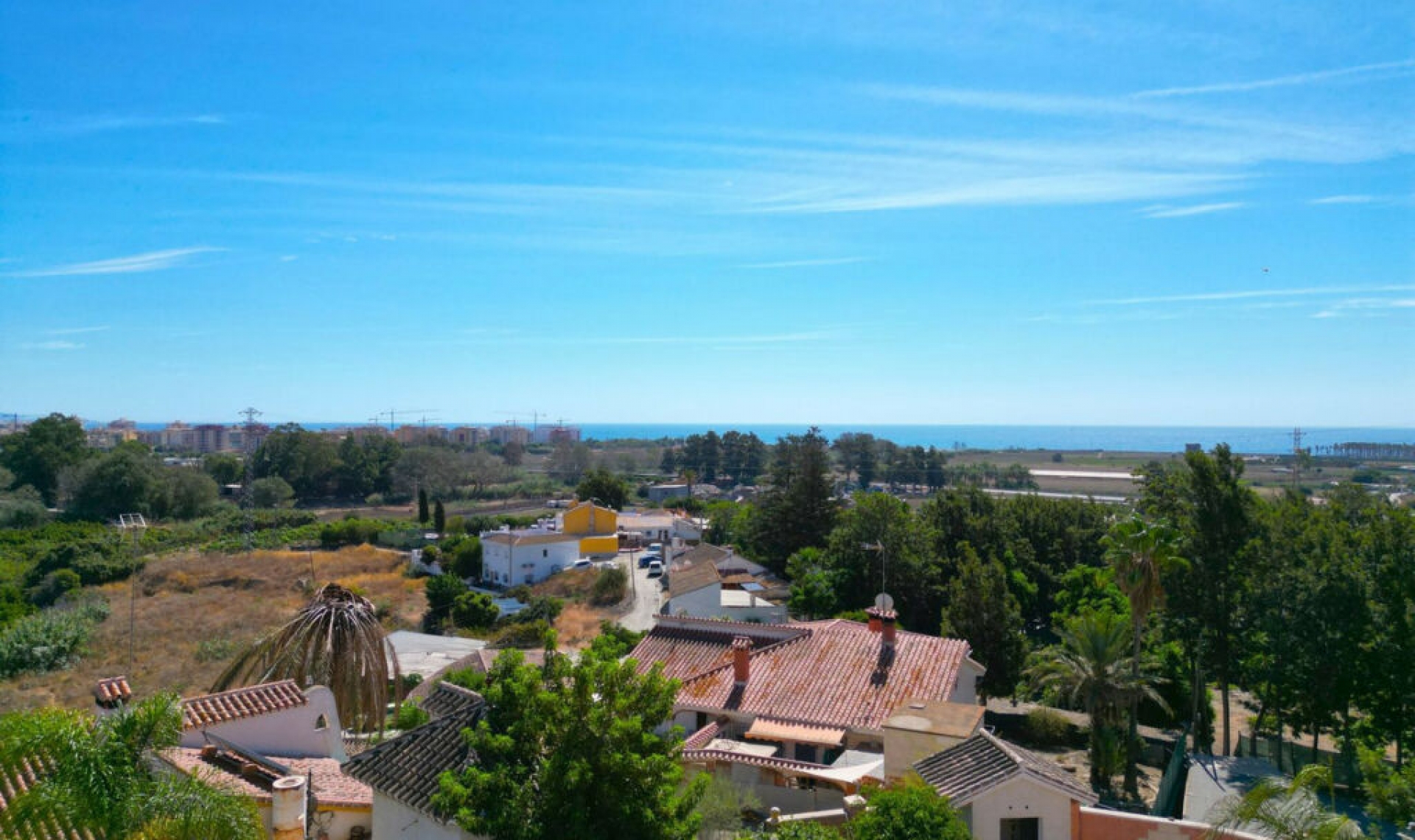 Resale - House -
Almayate