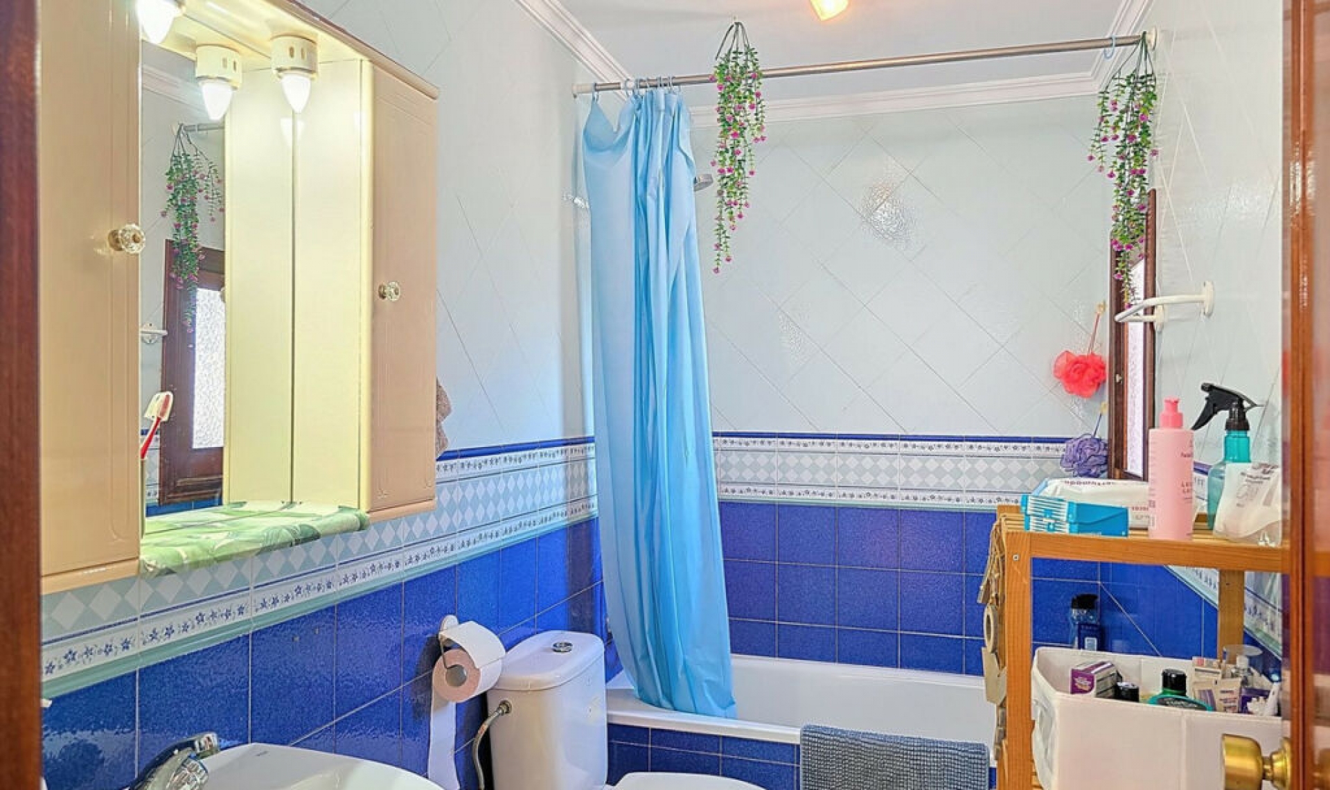 Resale - House -
Almayate